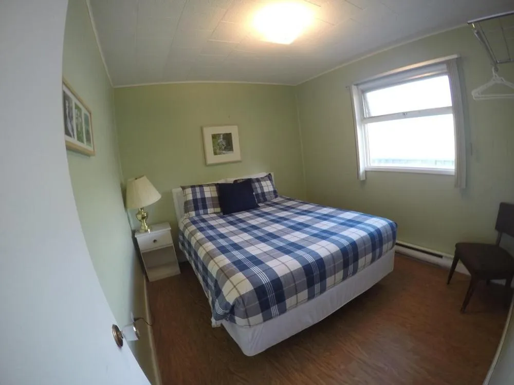 Bed in Jasper Way Inn Resort & Campground