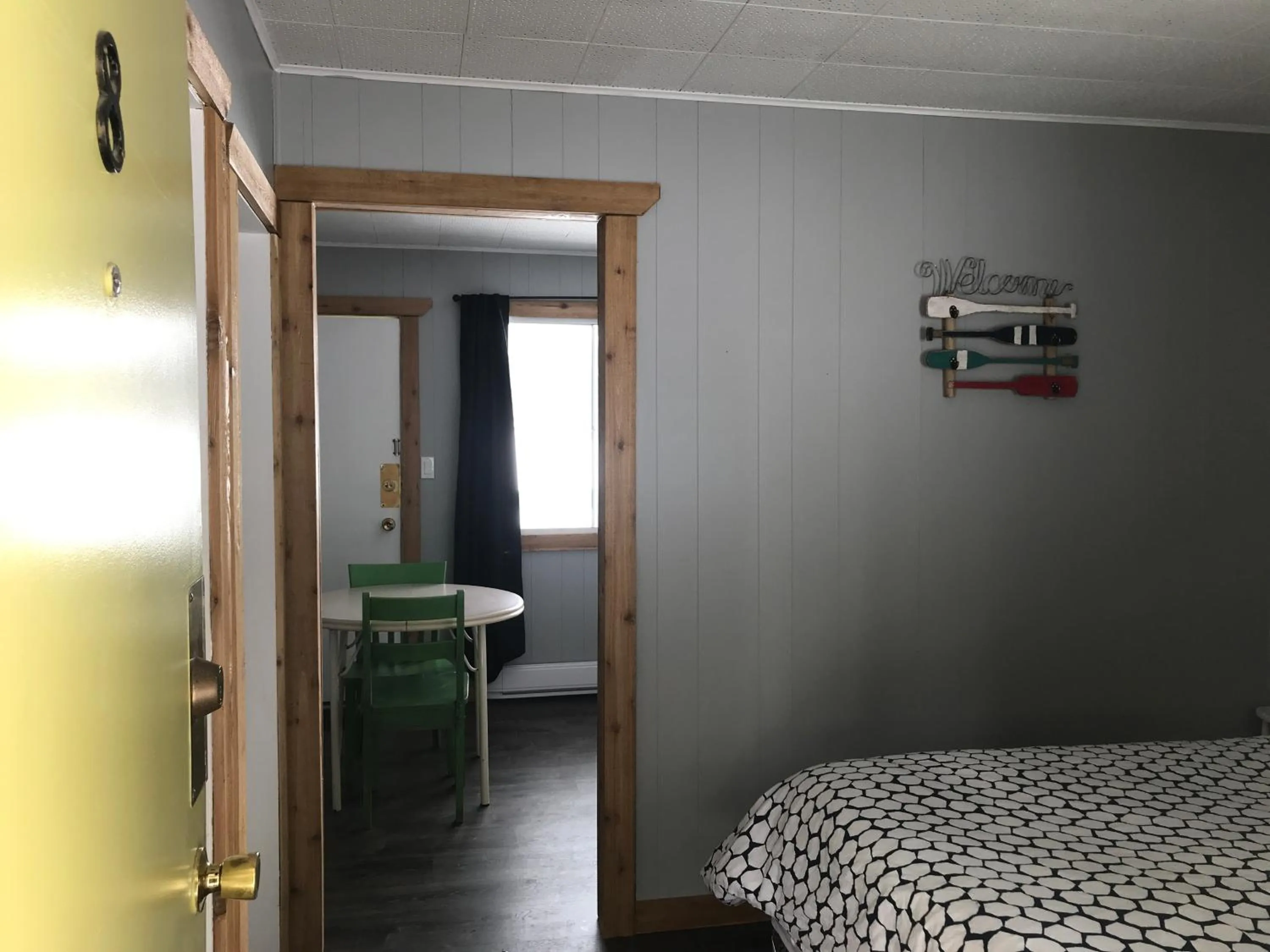 Bed in Jasper Way Inn Resort & Campground