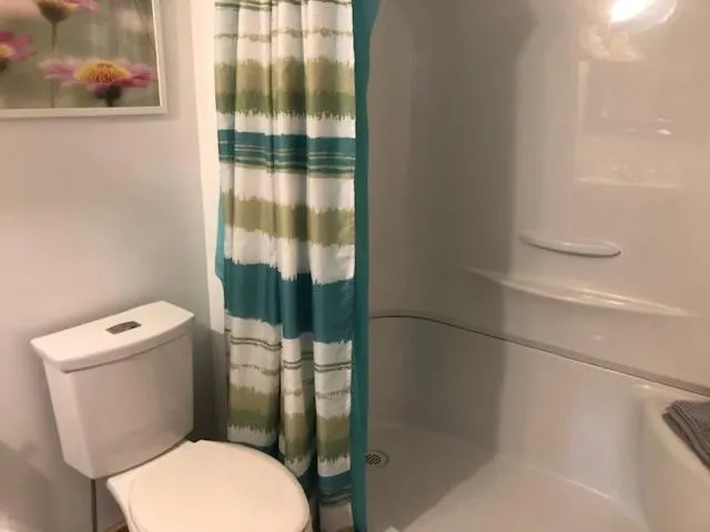 Bathroom in Jasper Way Inn Resort & Campground