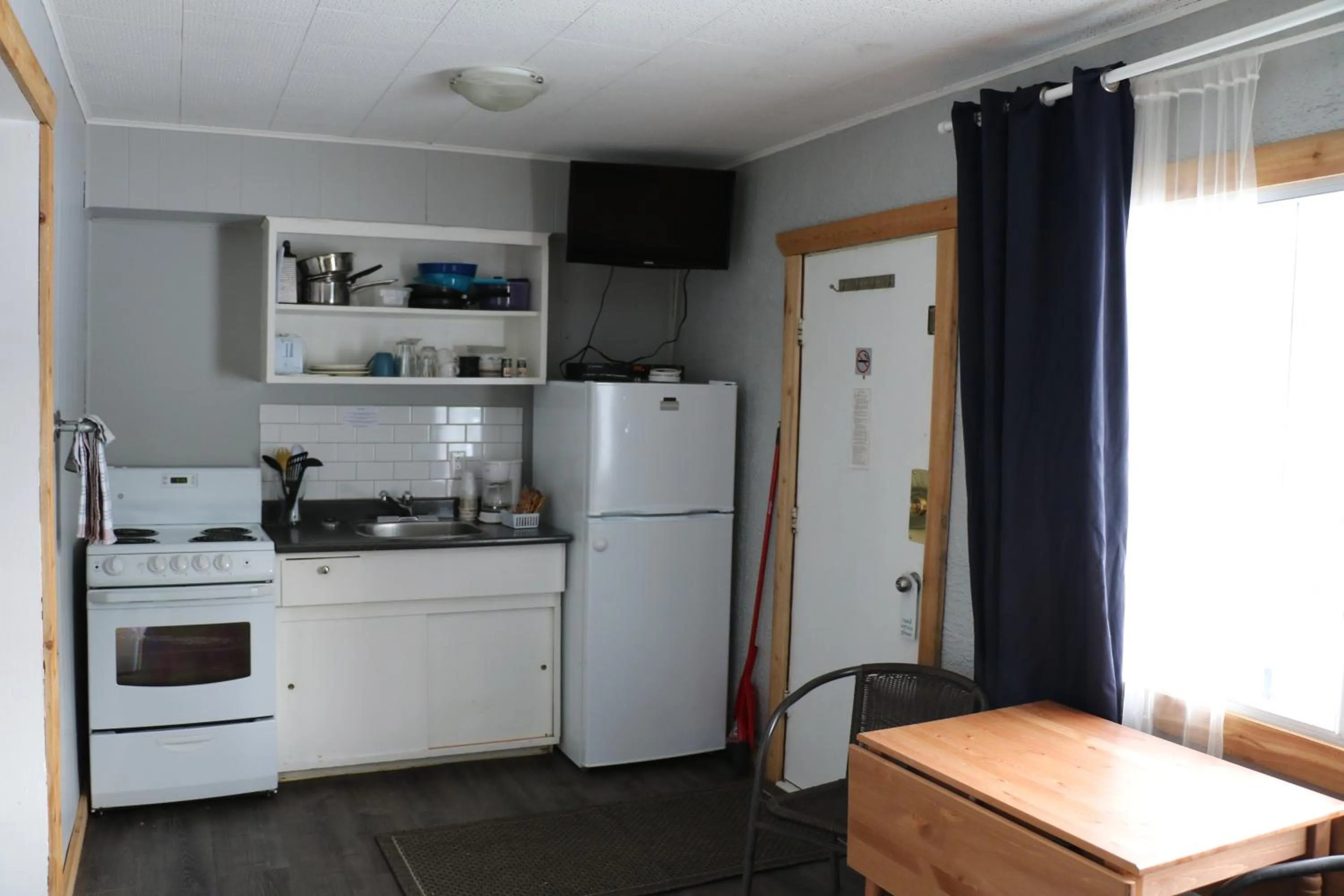 Kitchen or kitchenette in Jasper Way Inn Resort & Campground