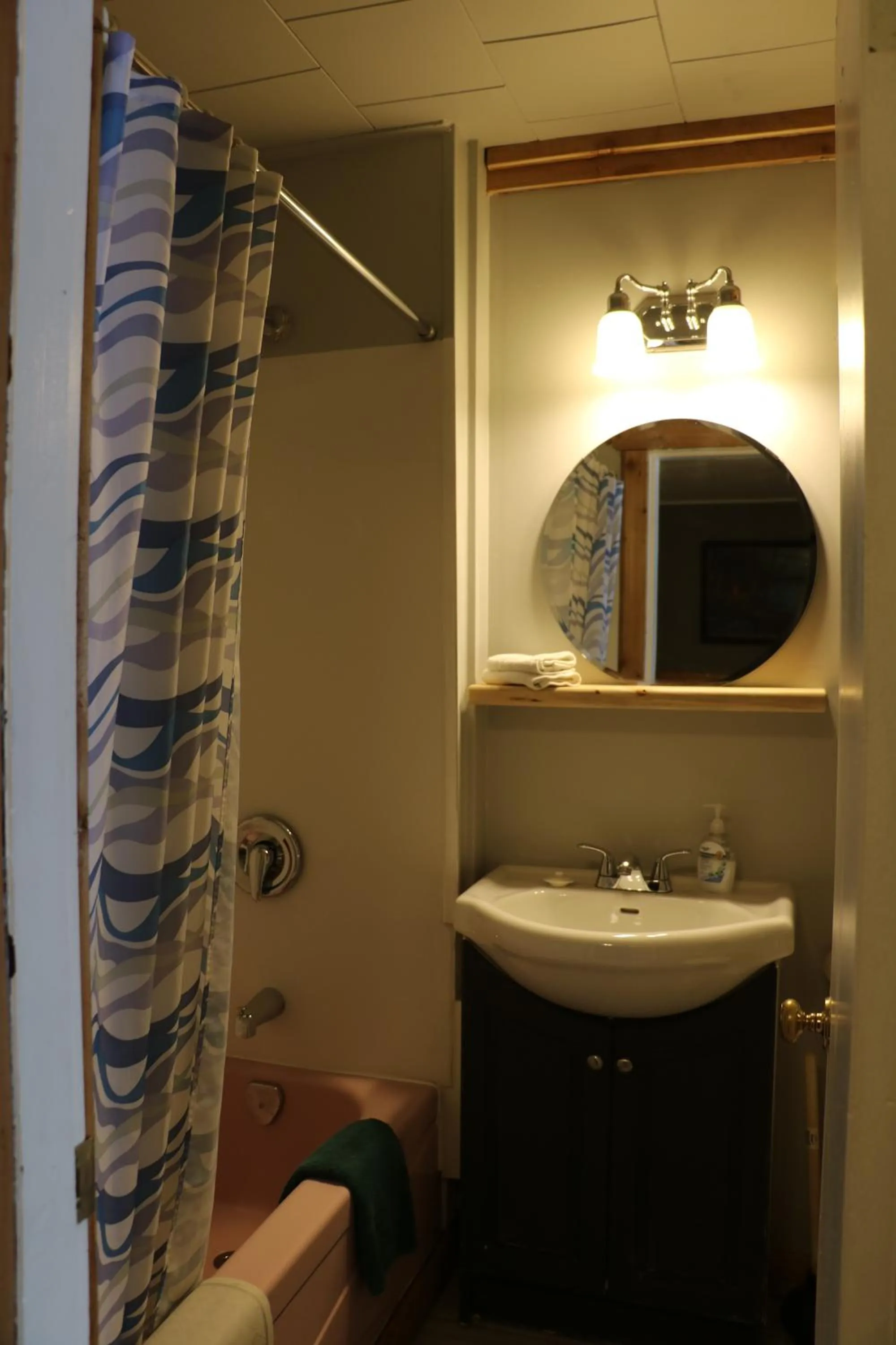 Bathroom in Jasper Way Inn Resort & Campground