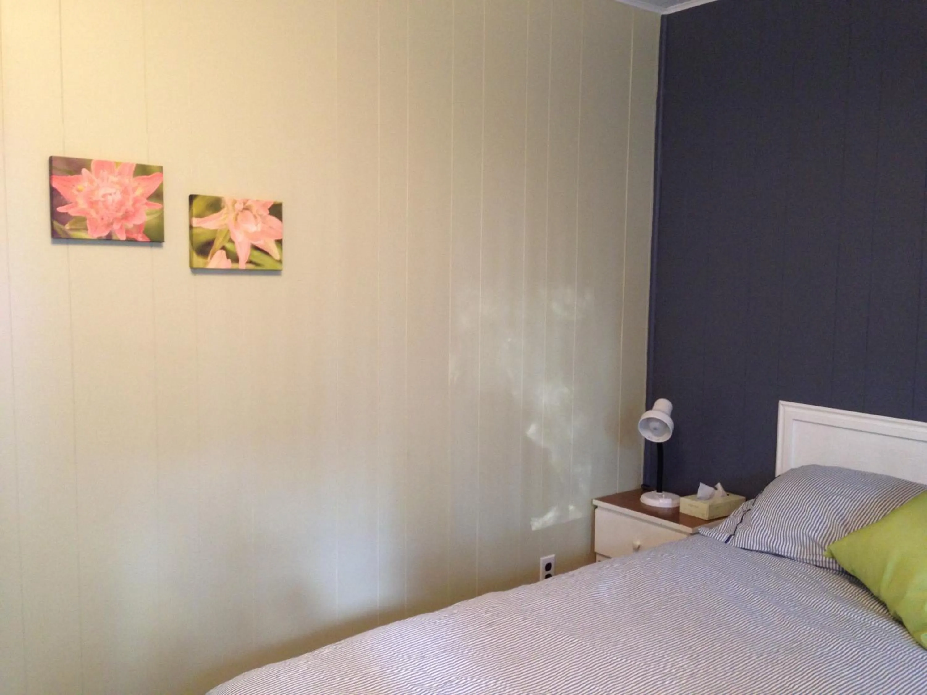 Bed in Jasper Way Inn Resort & Campground