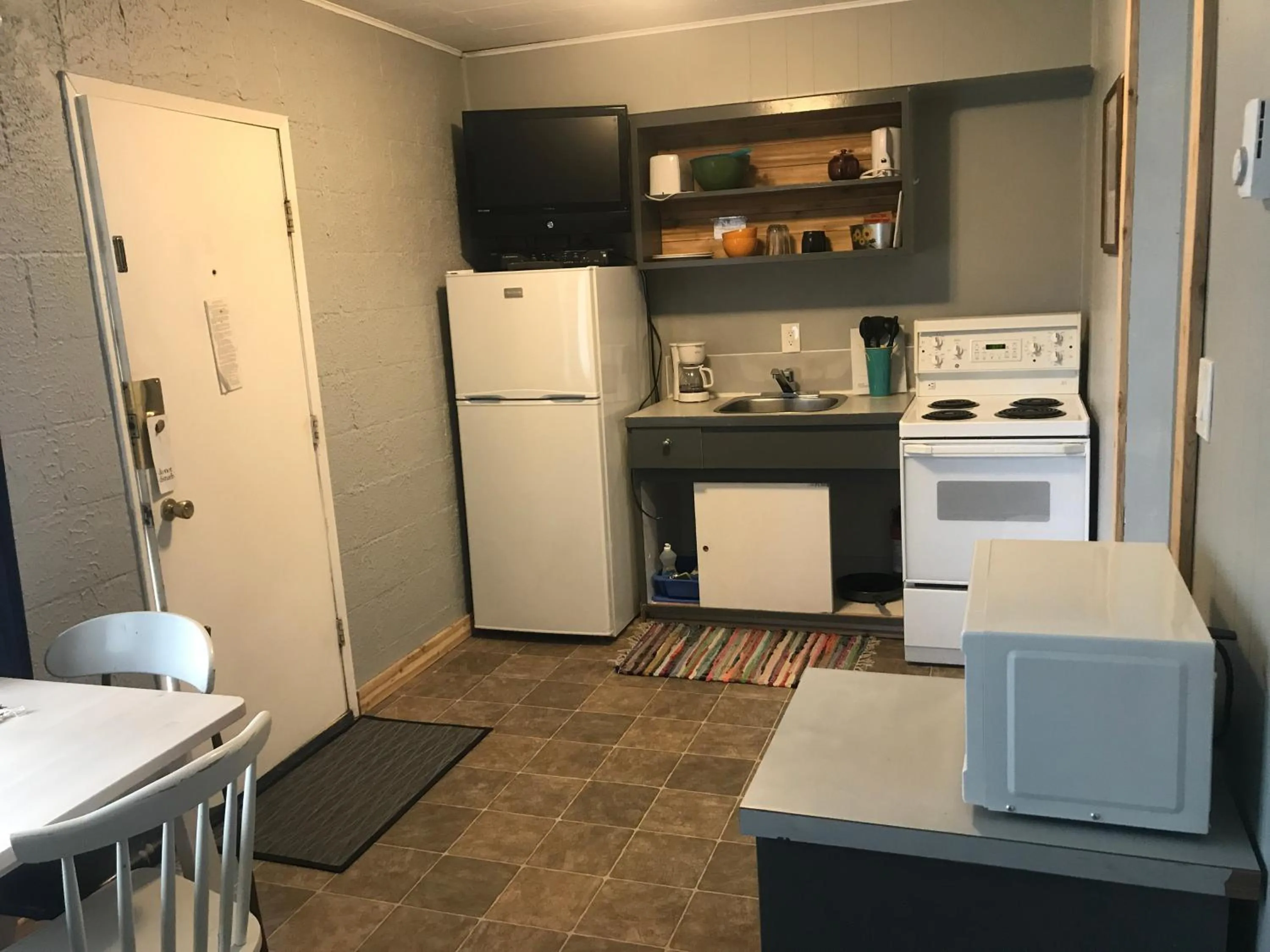 Kitchen or kitchenette in Jasper Way Inn Resort & Campground