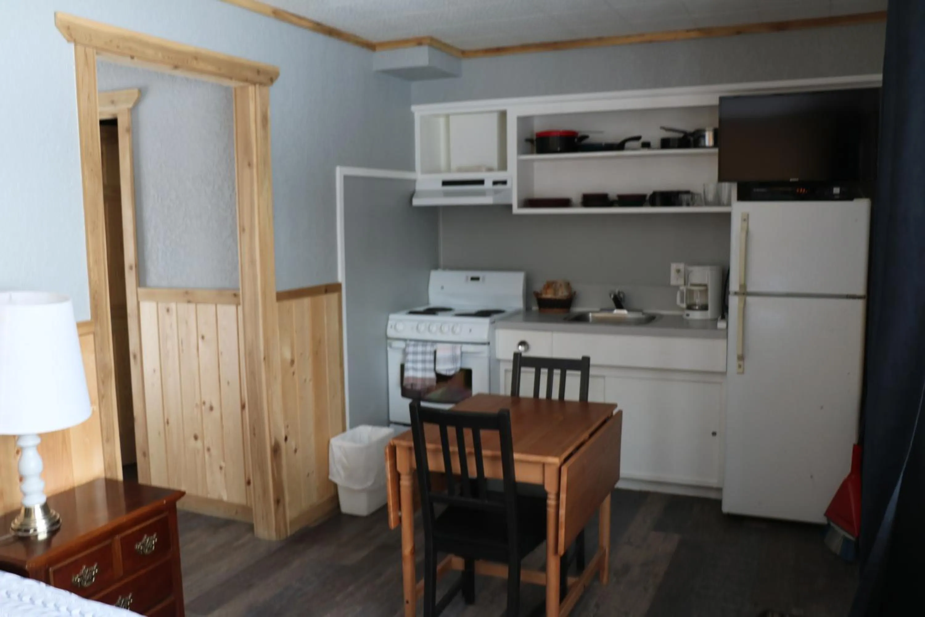 Kitchen or kitchenette in Jasper Way Inn Resort & Campground