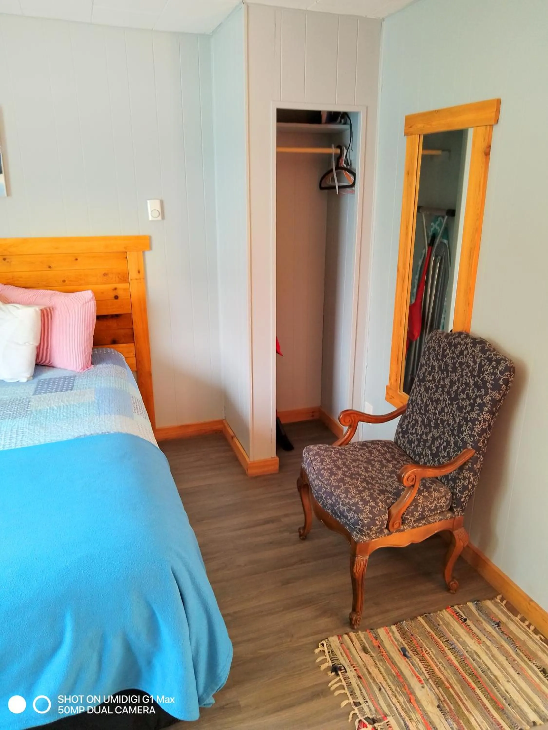 Bed in Jasper Way Inn Resort & Campground