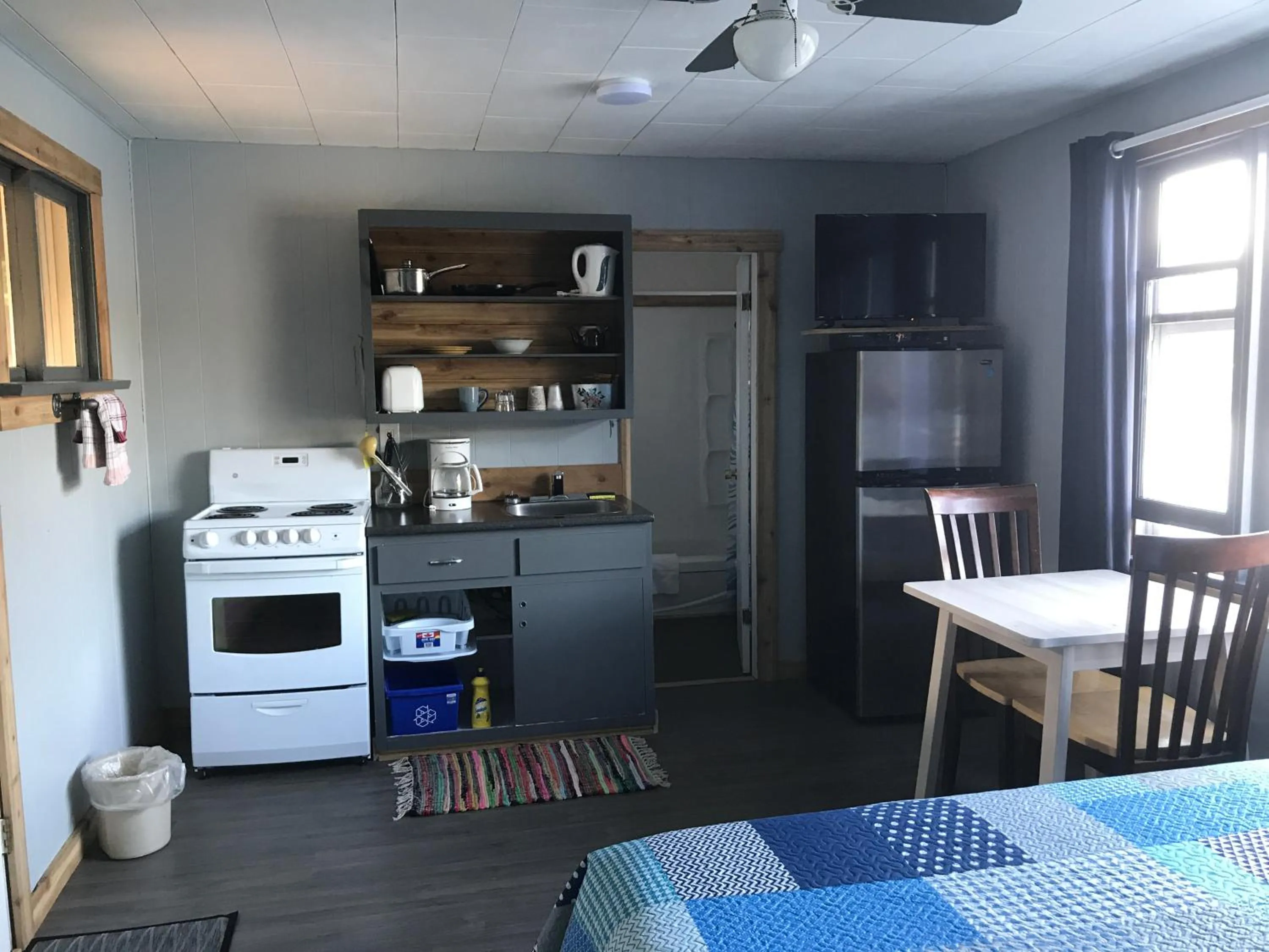 Kitchen or kitchenette in Jasper Way Inn Resort & Campground
