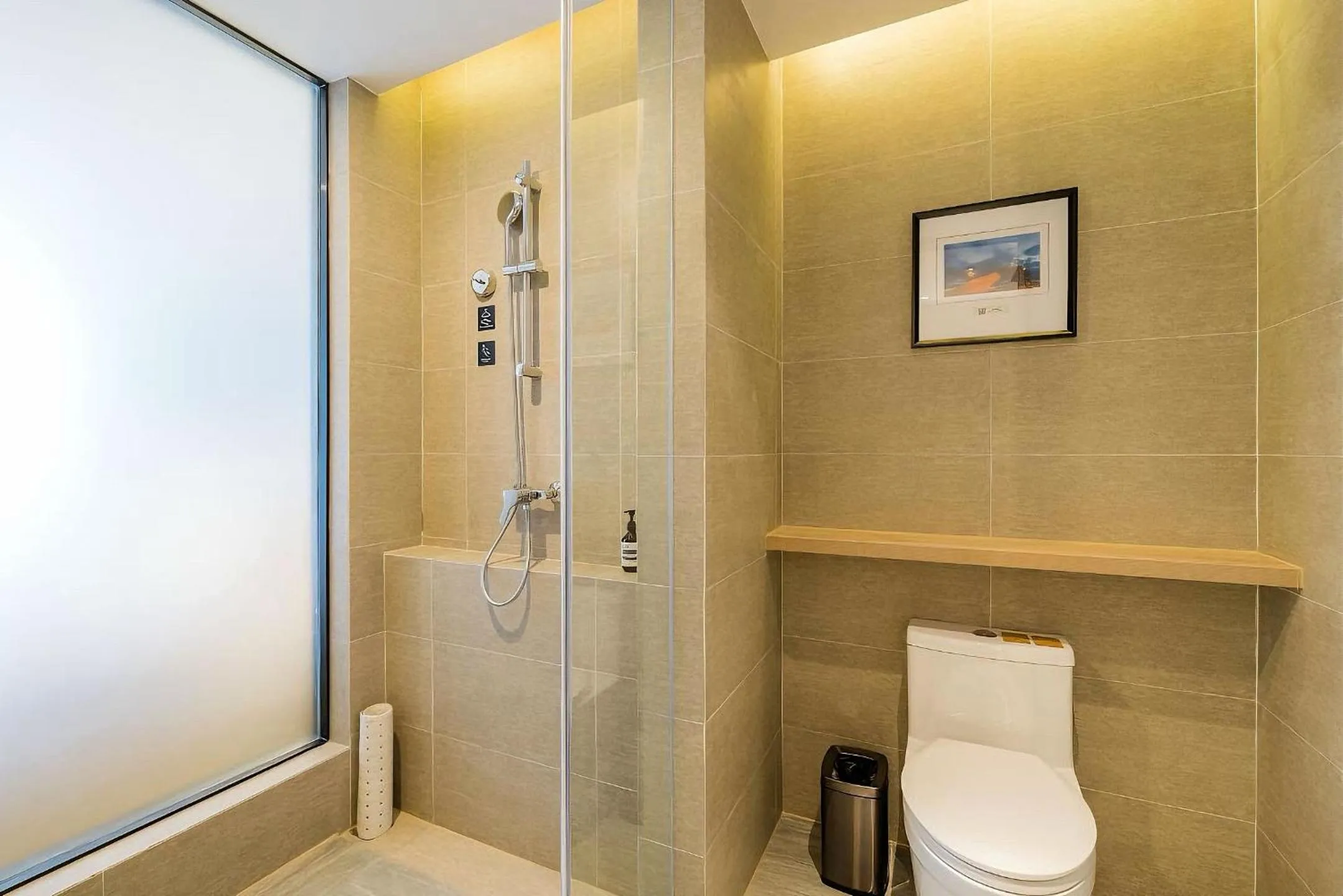 Bathroom in Atour Hotel Hangzhou Future Technology City Haichuang Park