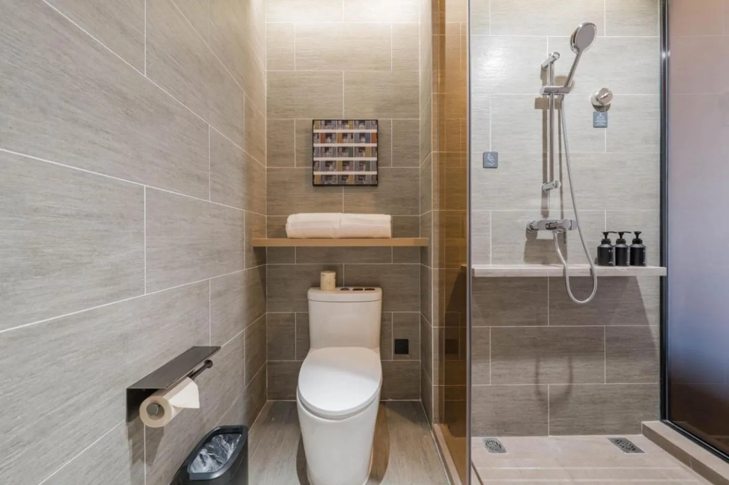 Bathroom in Atour Hotel Xiaoshan Airport Guali Branch