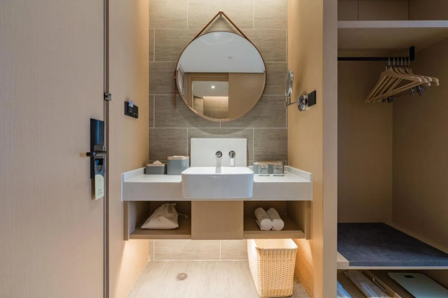 Bathroom in Atour Hotel Xiaoshan Airport Guali Branch