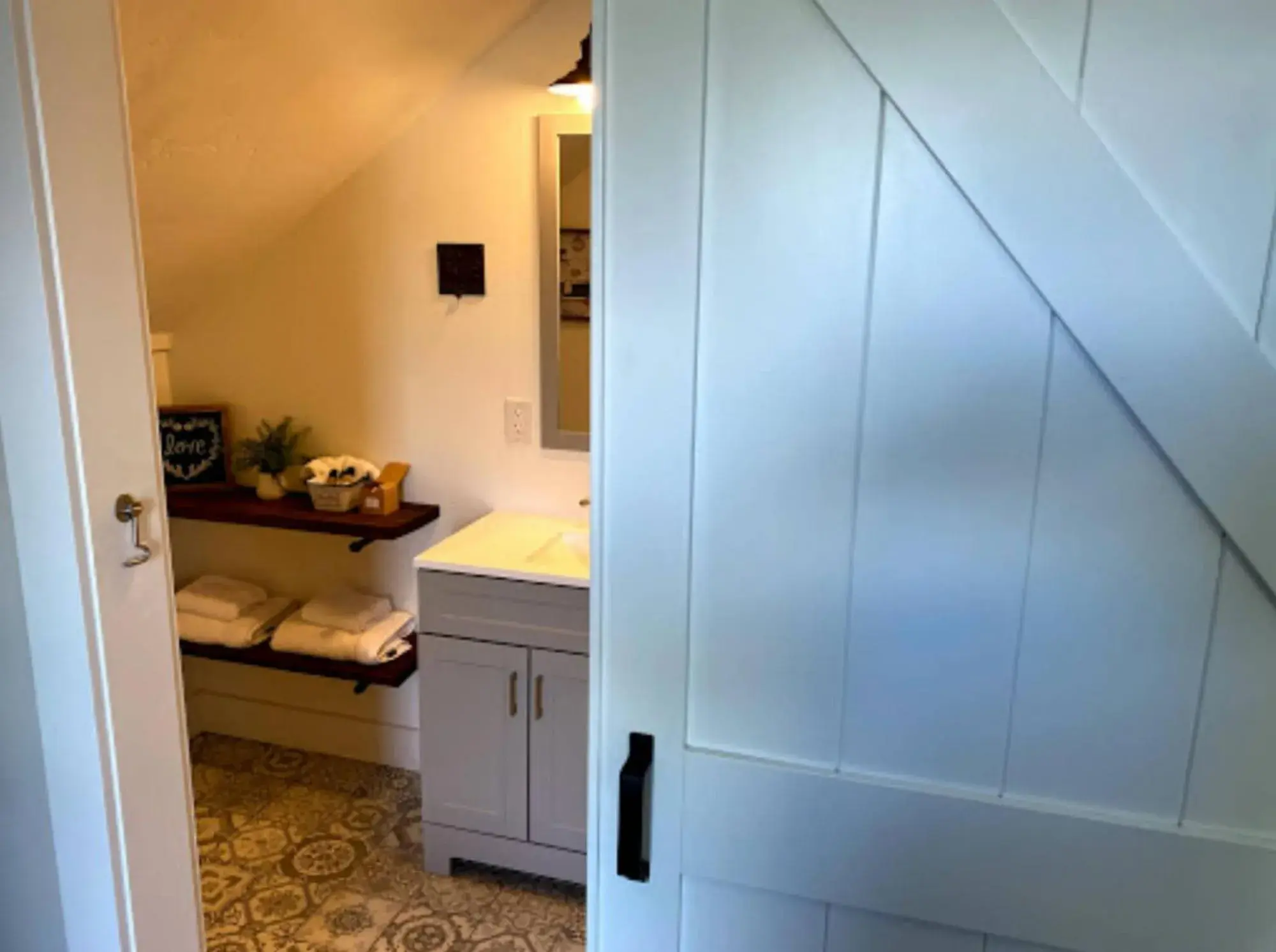 Deluxe Double Room with Extra Bed in The Farmhouse Inn & Kitchen, 2 blocks from Downtown Whitefish, Montana Deluxe Double Room with Extra Bed in The Farmhouse Inn & Kitchen, 2 blocks from Downtown Whitefish, Montana