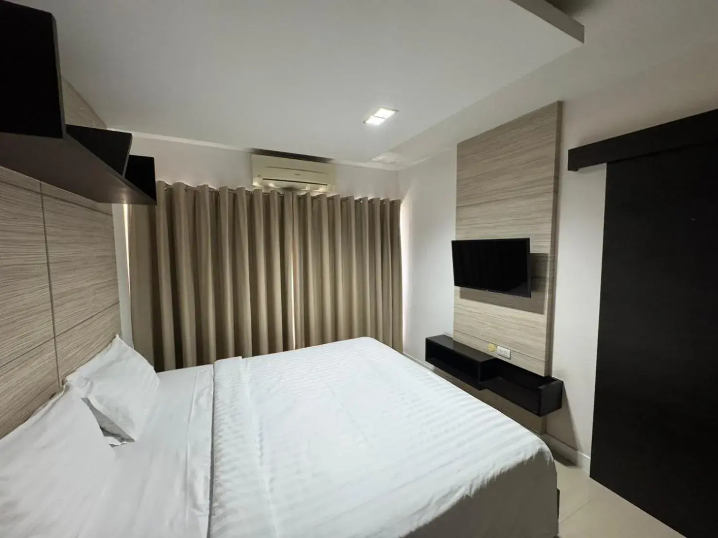 Bedroom, Bed in Palette Bella B All Suites Bangkok Hotel Bedroom, Bed in Palette Bella B All Suites Bangkok Hotel