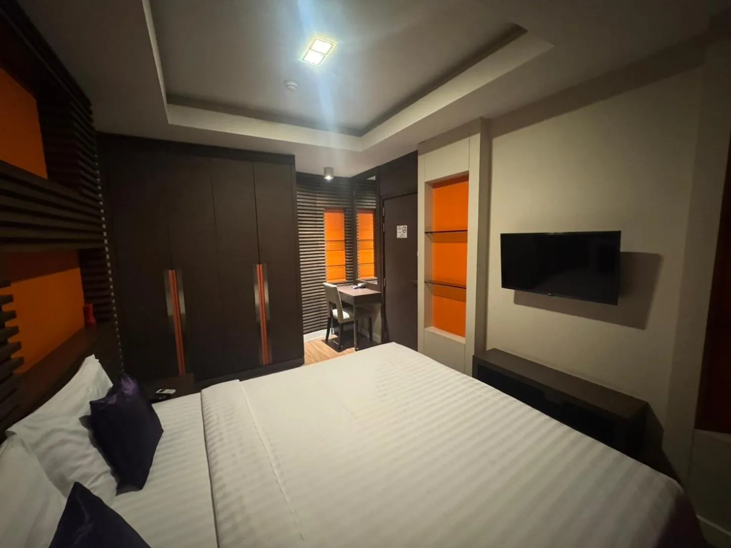 Bedroom, Bed in Palette Bella B All Suites Bangkok Hotel