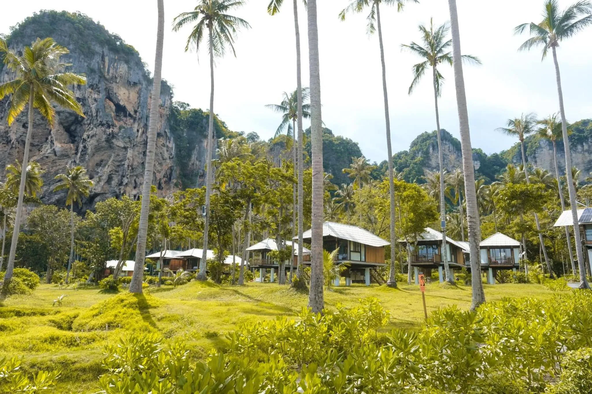 Property building in Tinidee Hideaway Tonsai Beach Krabi