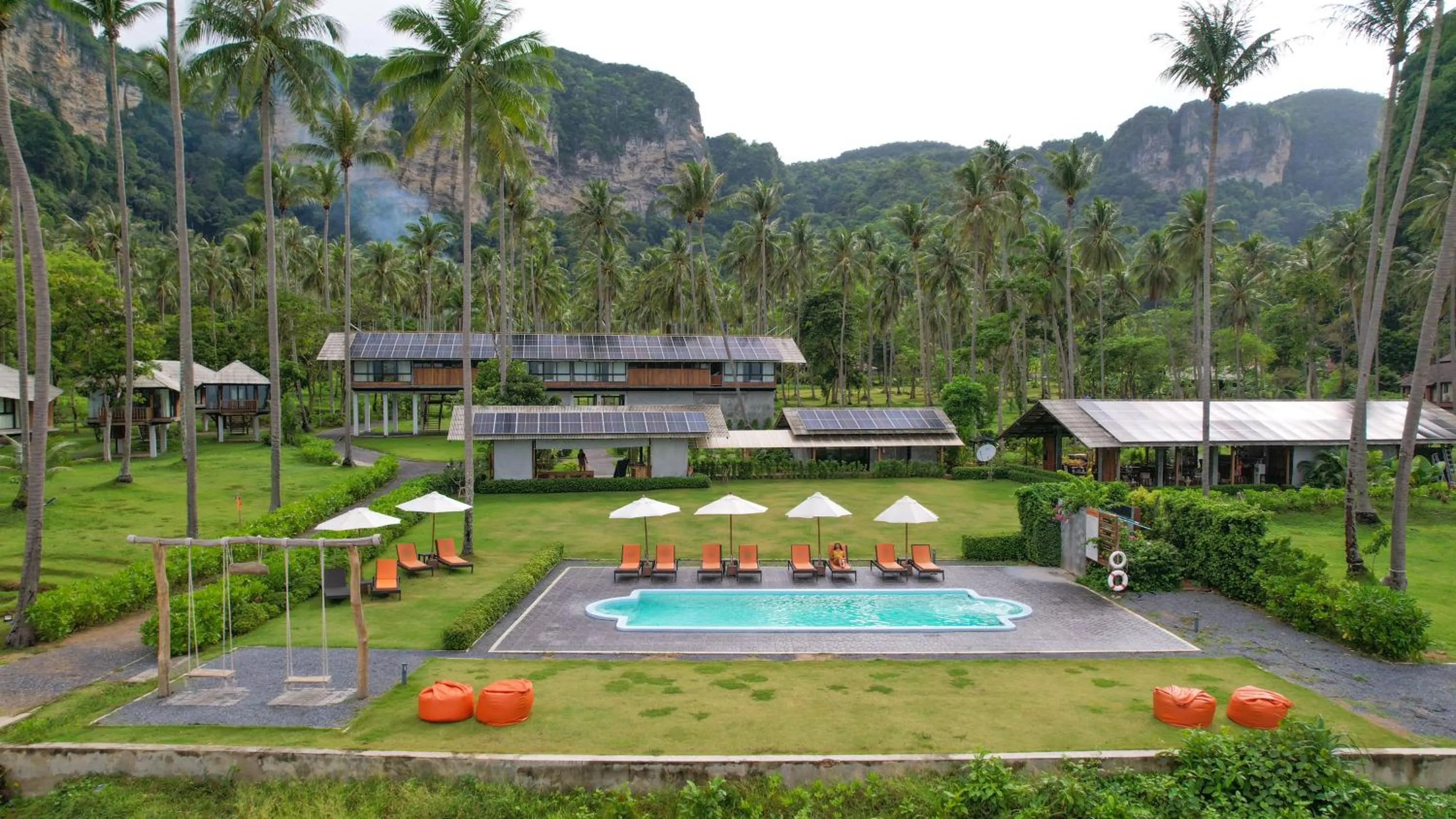 Property building in Tinidee Hideaway Tonsai Beach Krabi