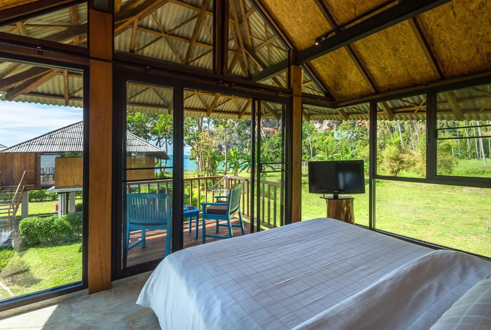Balcony Villas King in Tinidee Hideaway Tonsai Beach Krabi Balcony Villas King in Tinidee Hideaway Tonsai Beach Krabi