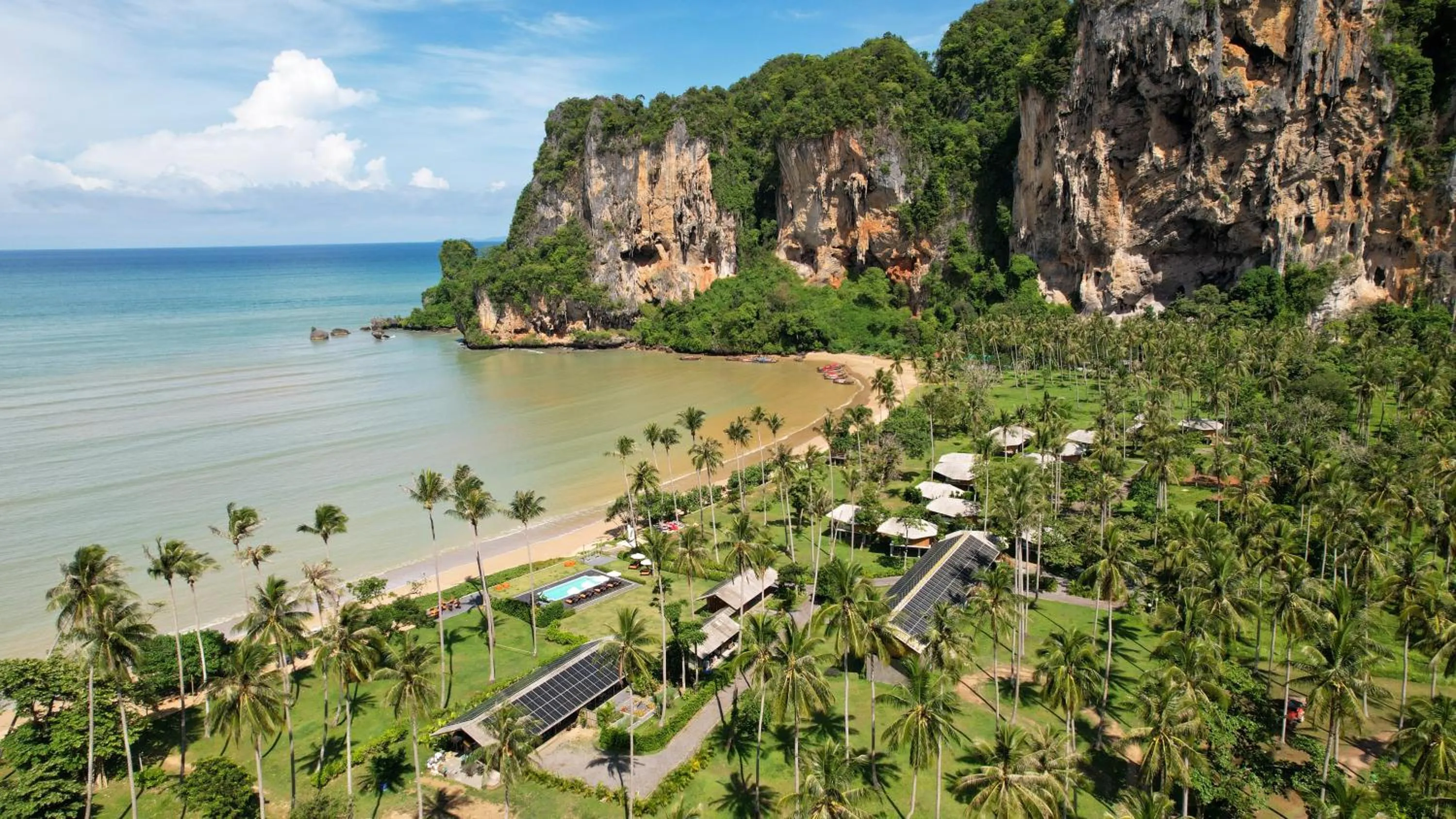 Nearby landmark in Tinidee Hideaway Tonsai Beach Krabi
