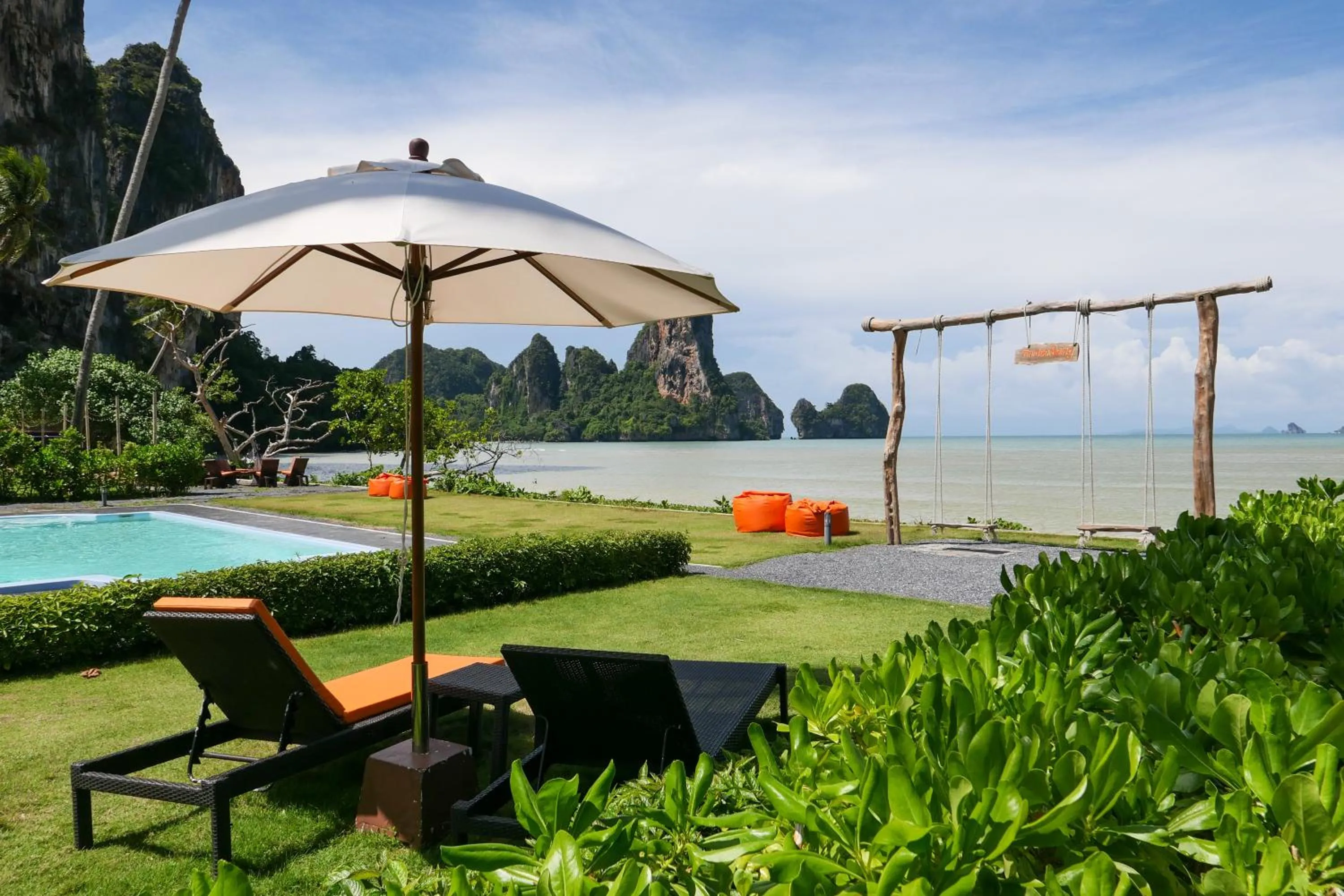 Patio in Tinidee Hideaway Tonsai Beach Krabi