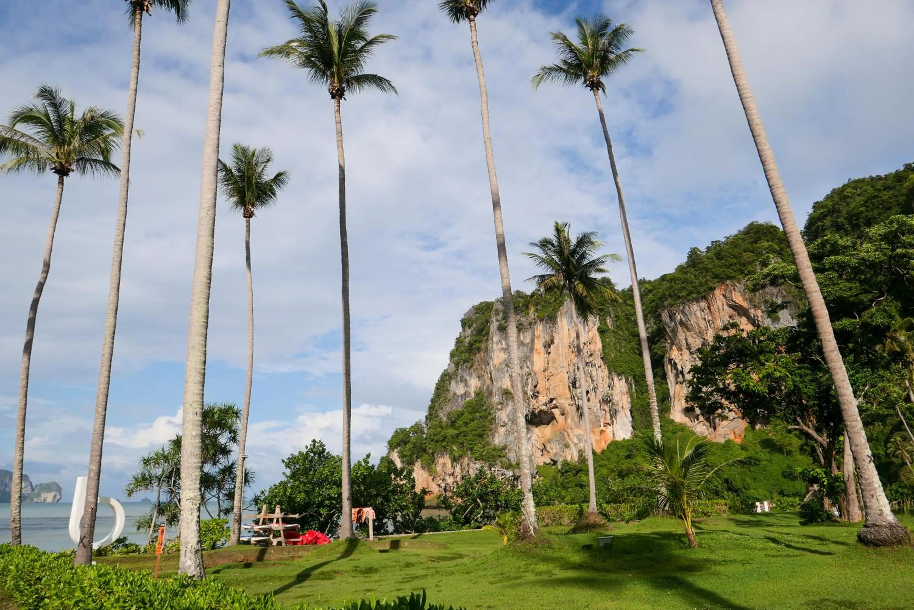 Nearby landmark in Tinidee Hideaway Tonsai Beach Krabi