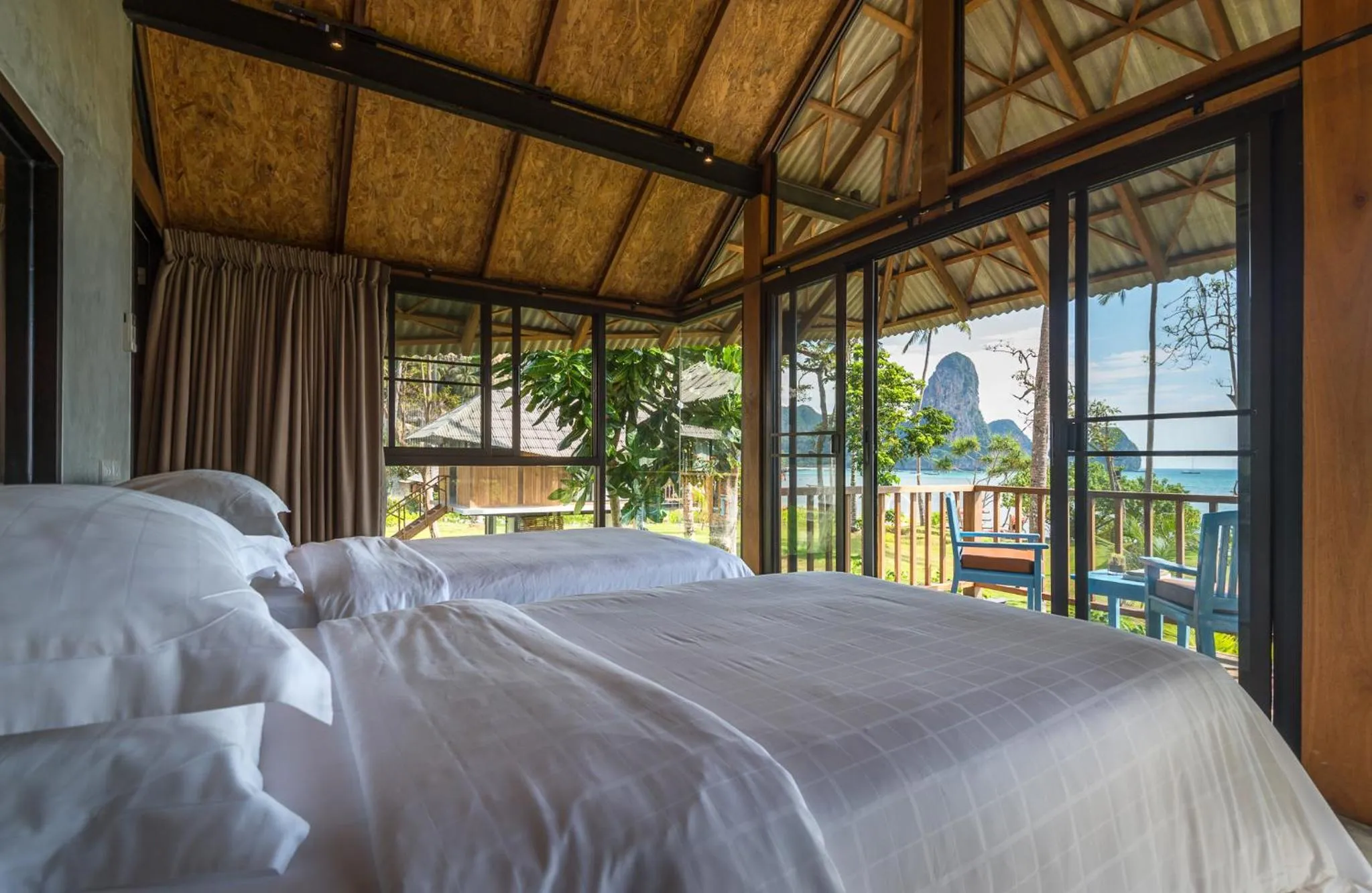 Bed in Tinidee Hideaway Tonsai Beach Krabi