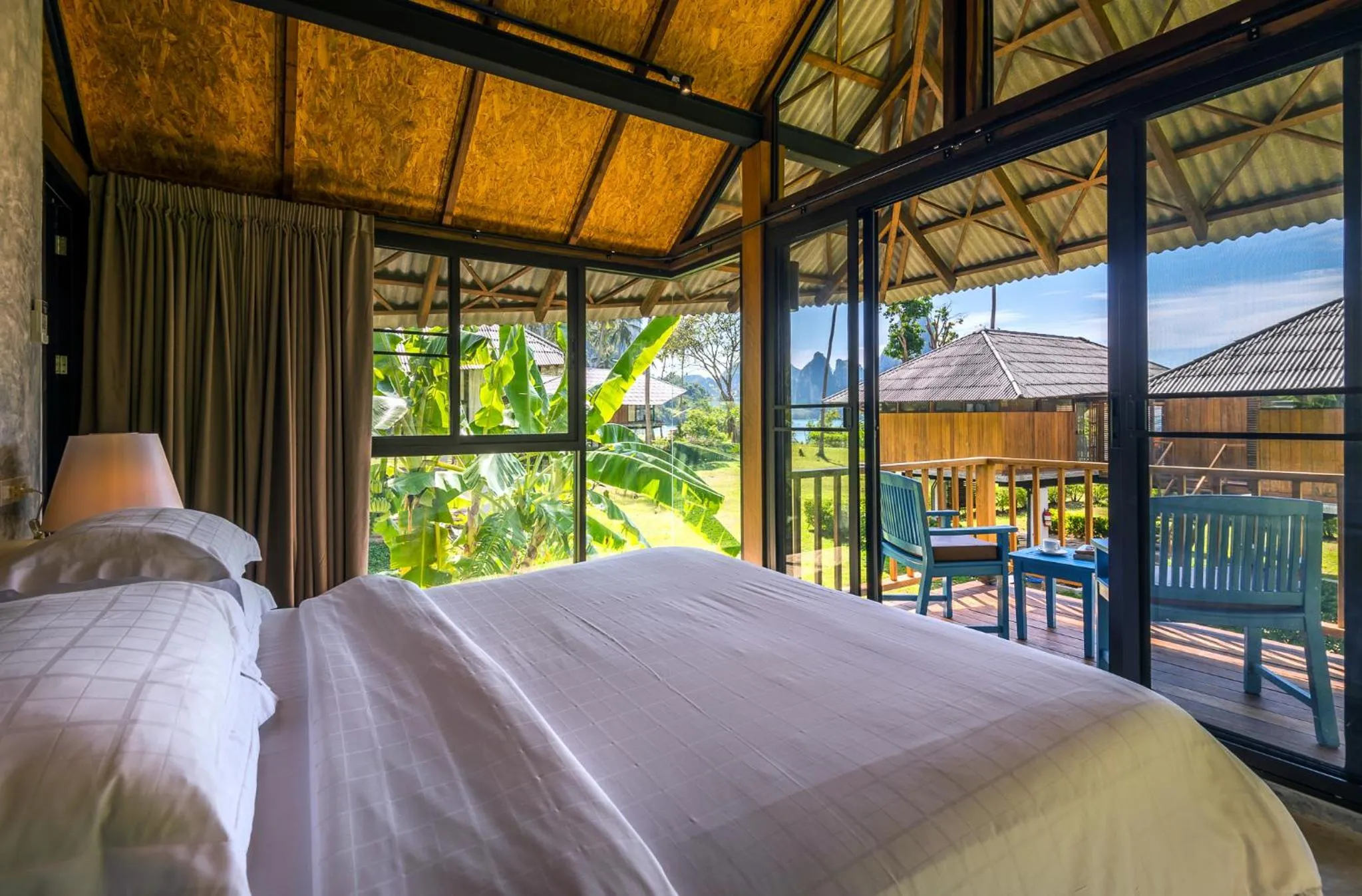 Patio, Bed in Tinidee Hideaway Tonsai Beach Krabi