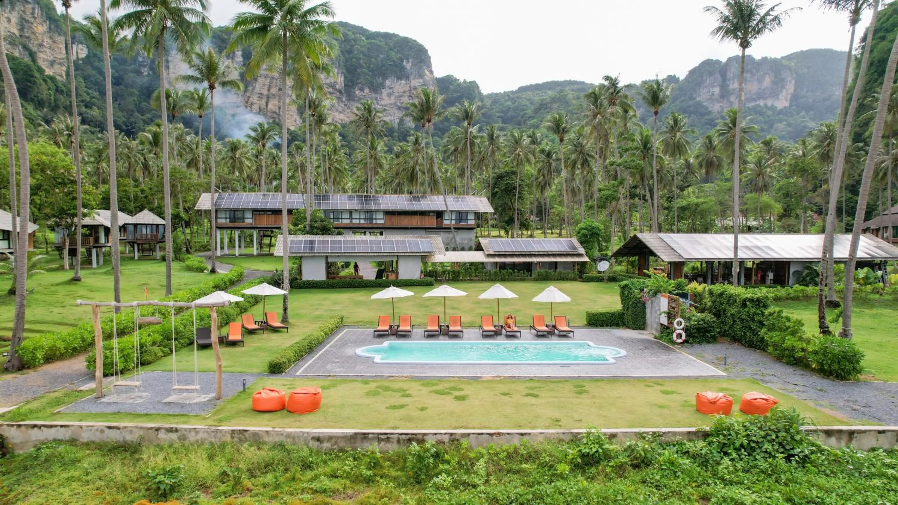 Property building in Tinidee Hideaway Tonsai Beach Krabi