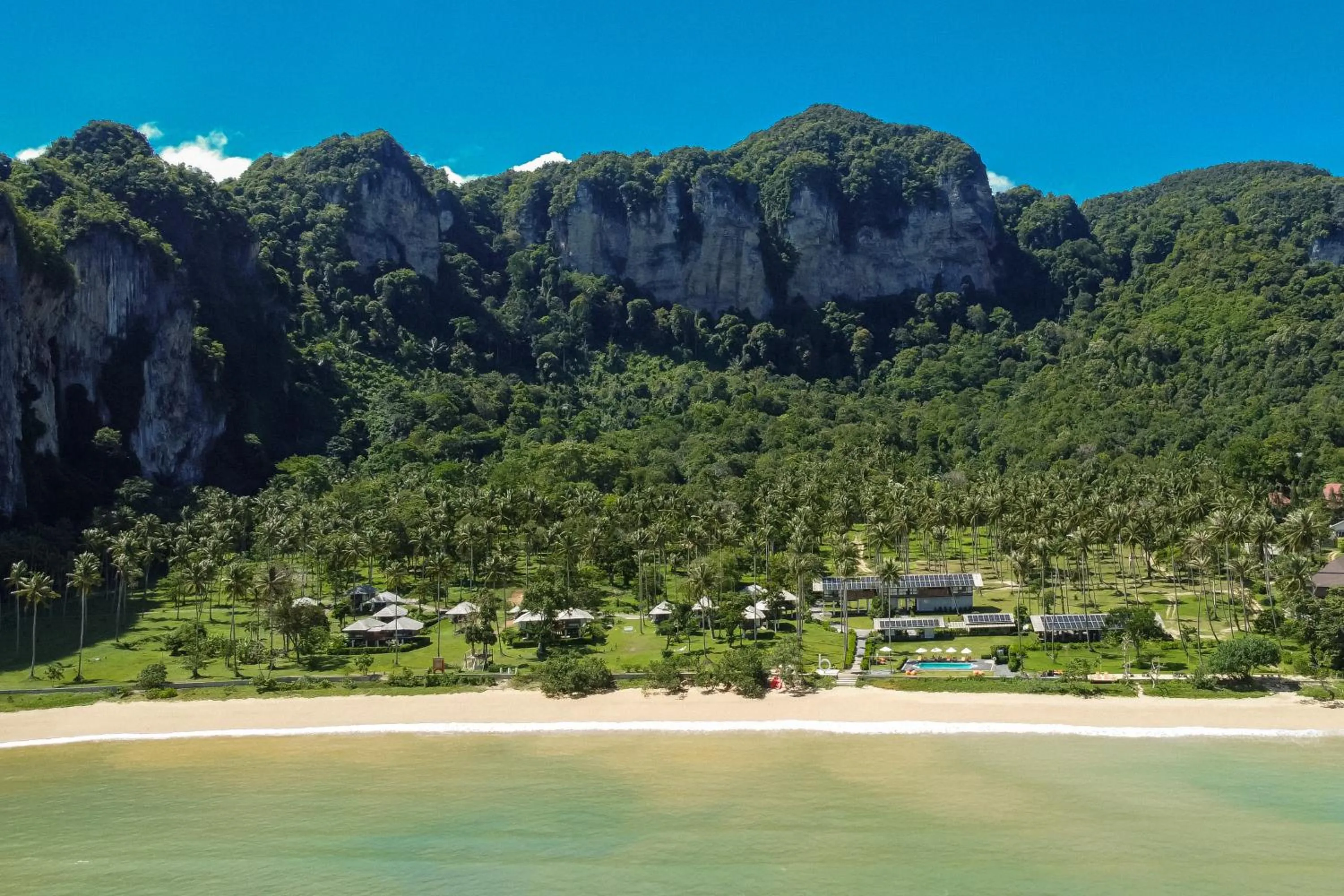 Property building in Tinidee Hideaway Tonsai Beach Krabi