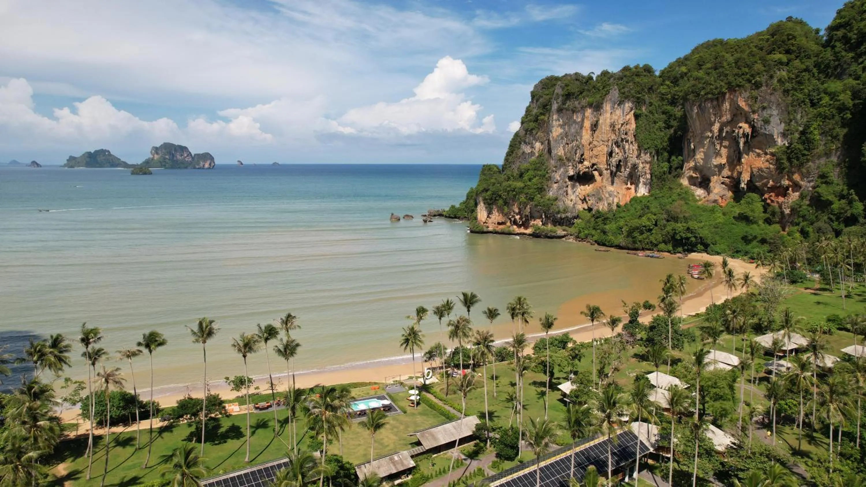 Nearby landmark in Tinidee Hideaway Tonsai Beach Krabi