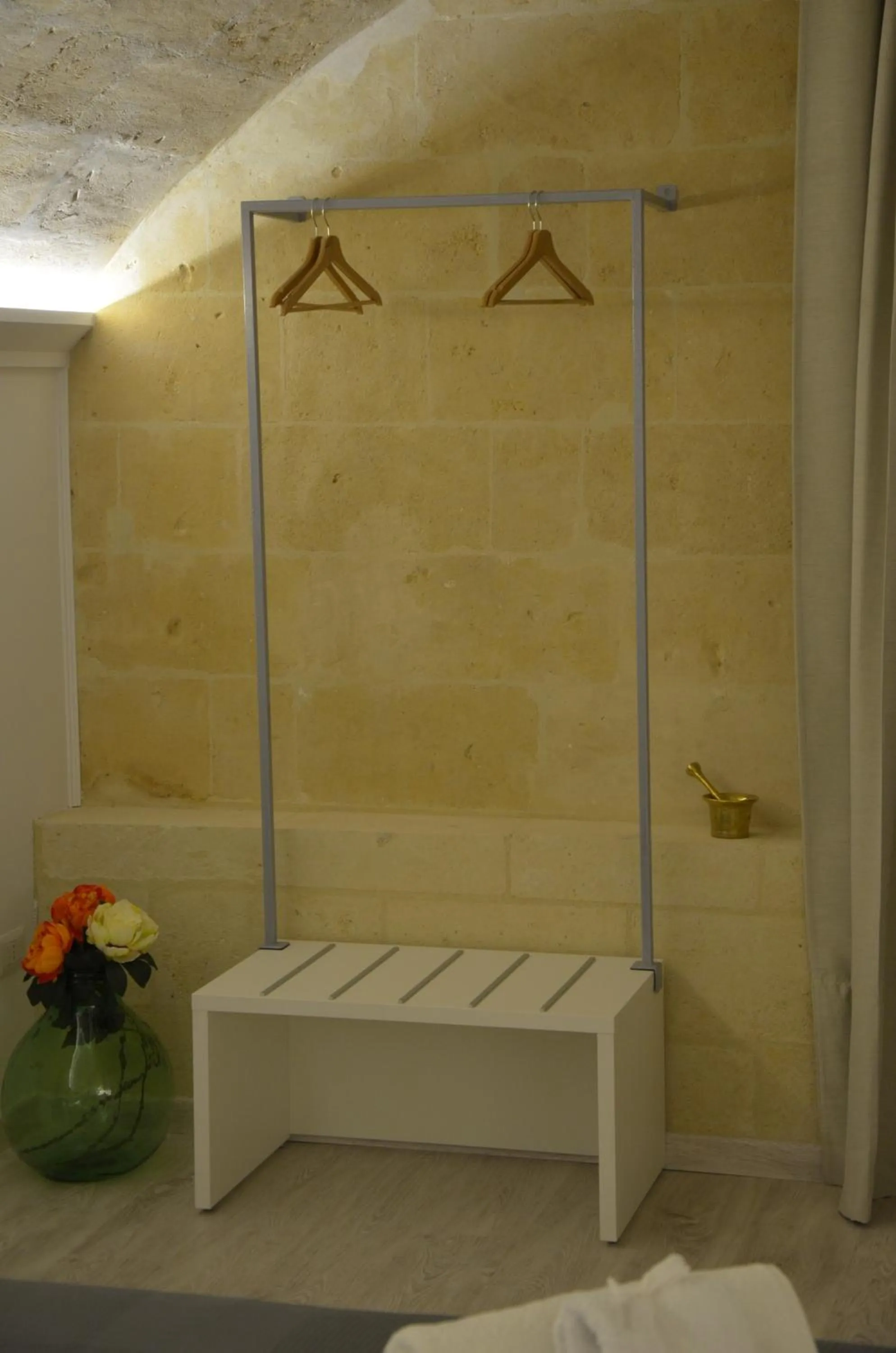 Photo of the whole room, Bed in In & Out Matera