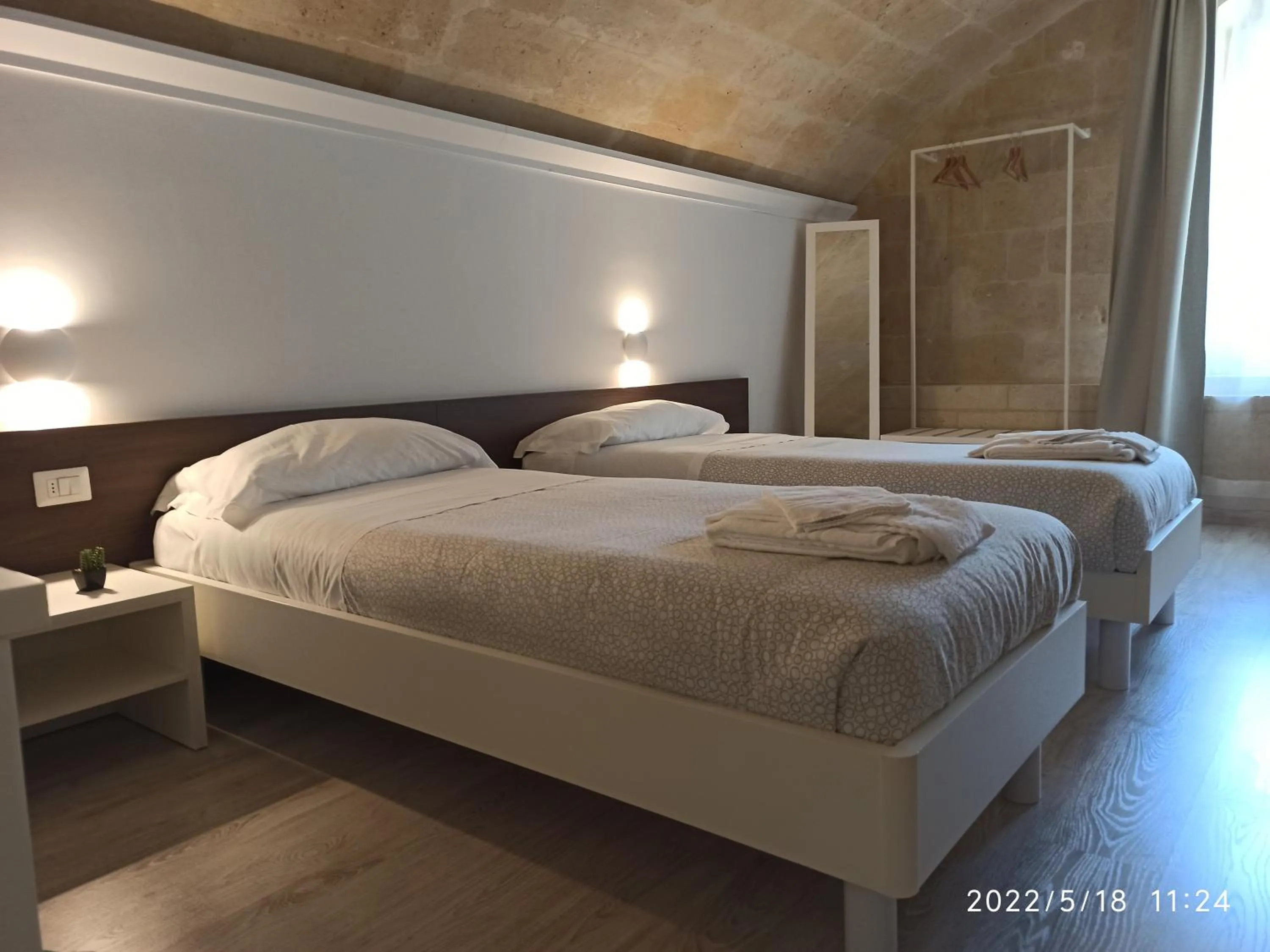 Photo of the whole room, Bed in In & Out Matera