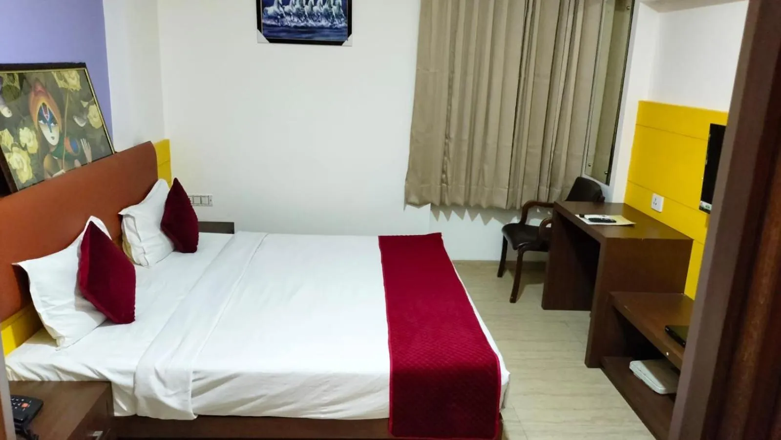 Bed in HOTEL NANGIS PRIDE