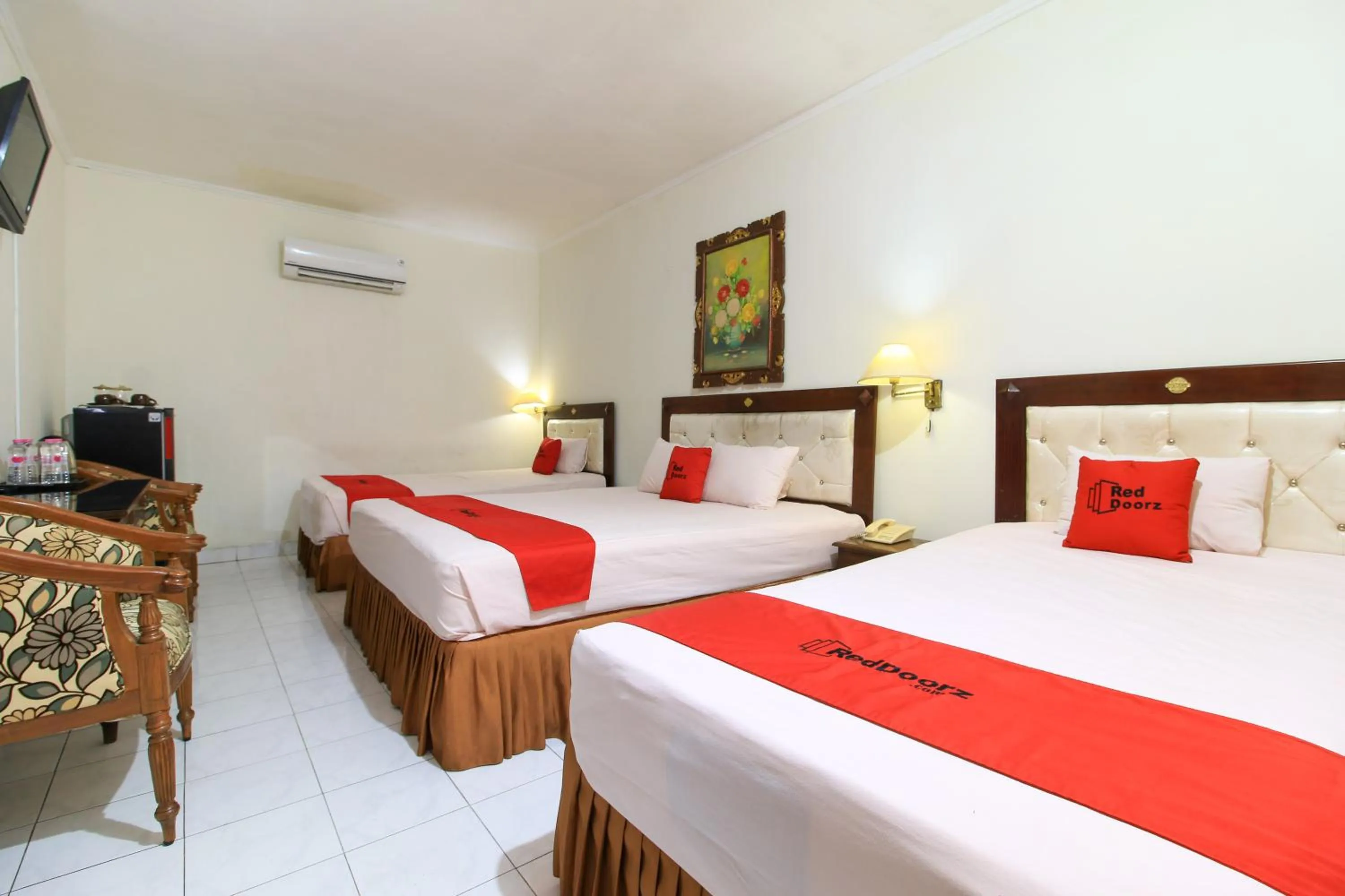Bedroom, Bed in RedDoorz at Hotel Putra Perdana Klaten