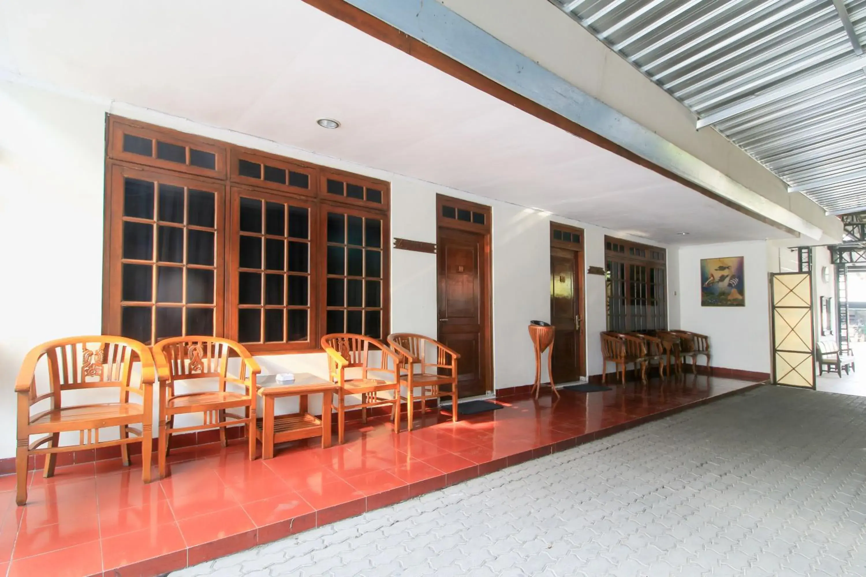 Property building in RedDoorz at Hotel Putra Perdana Klaten Property building in RedDoorz at Hotel Putra Perdana Klaten