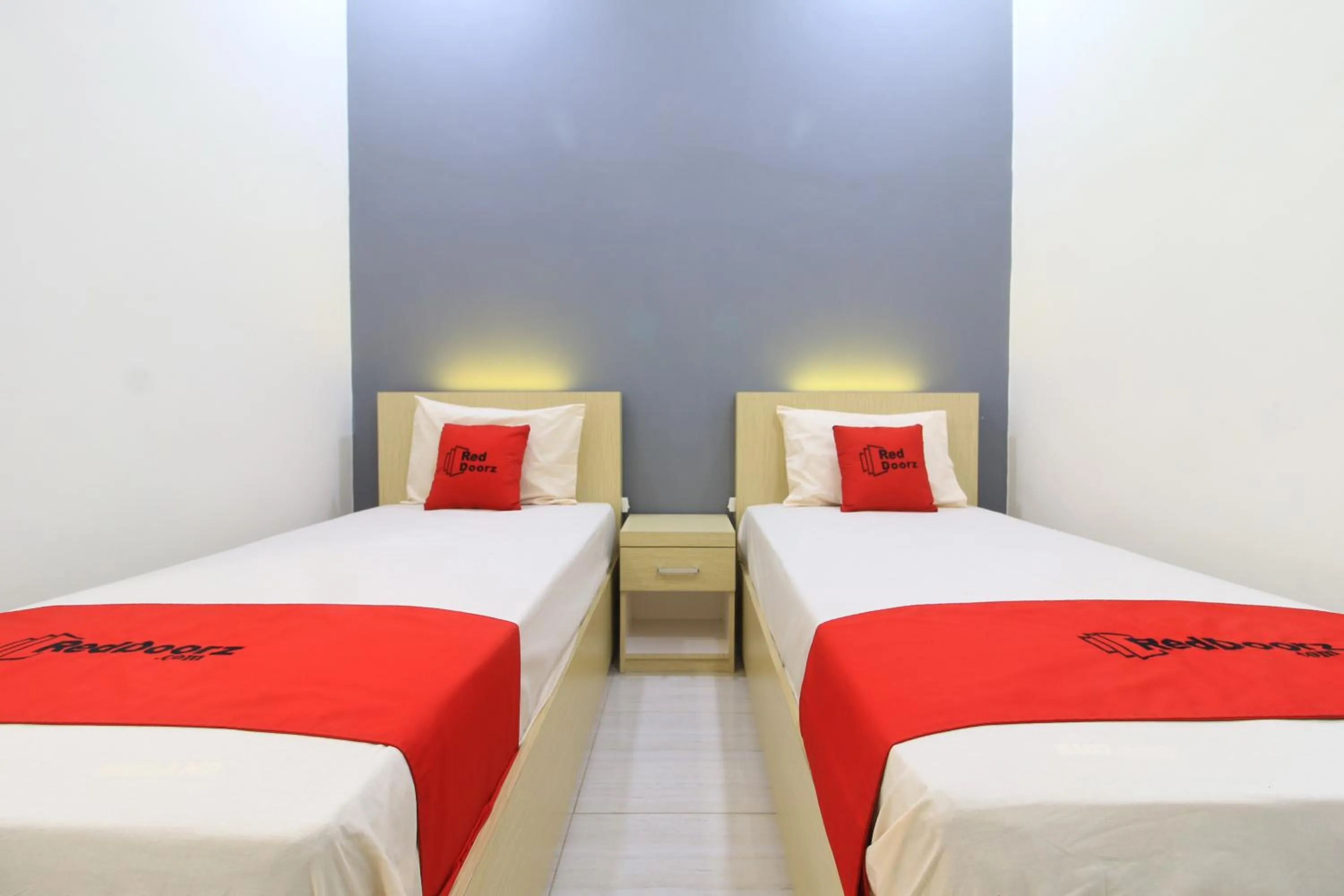 Bedroom, Bed in RedDoorz at Hotel Putra Perdana Klaten