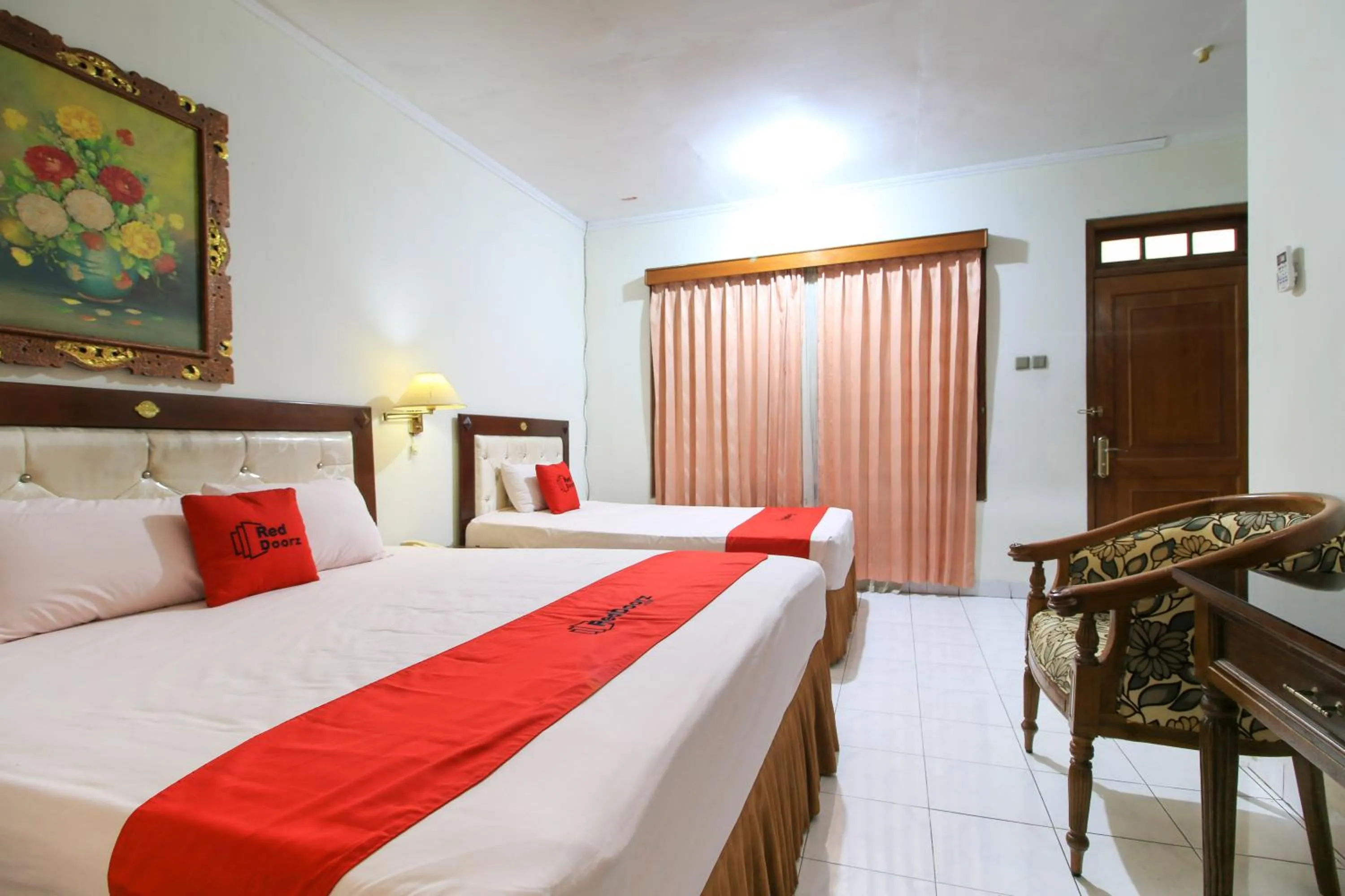 Bedroom, Bed in RedDoorz at Hotel Putra Perdana Klaten