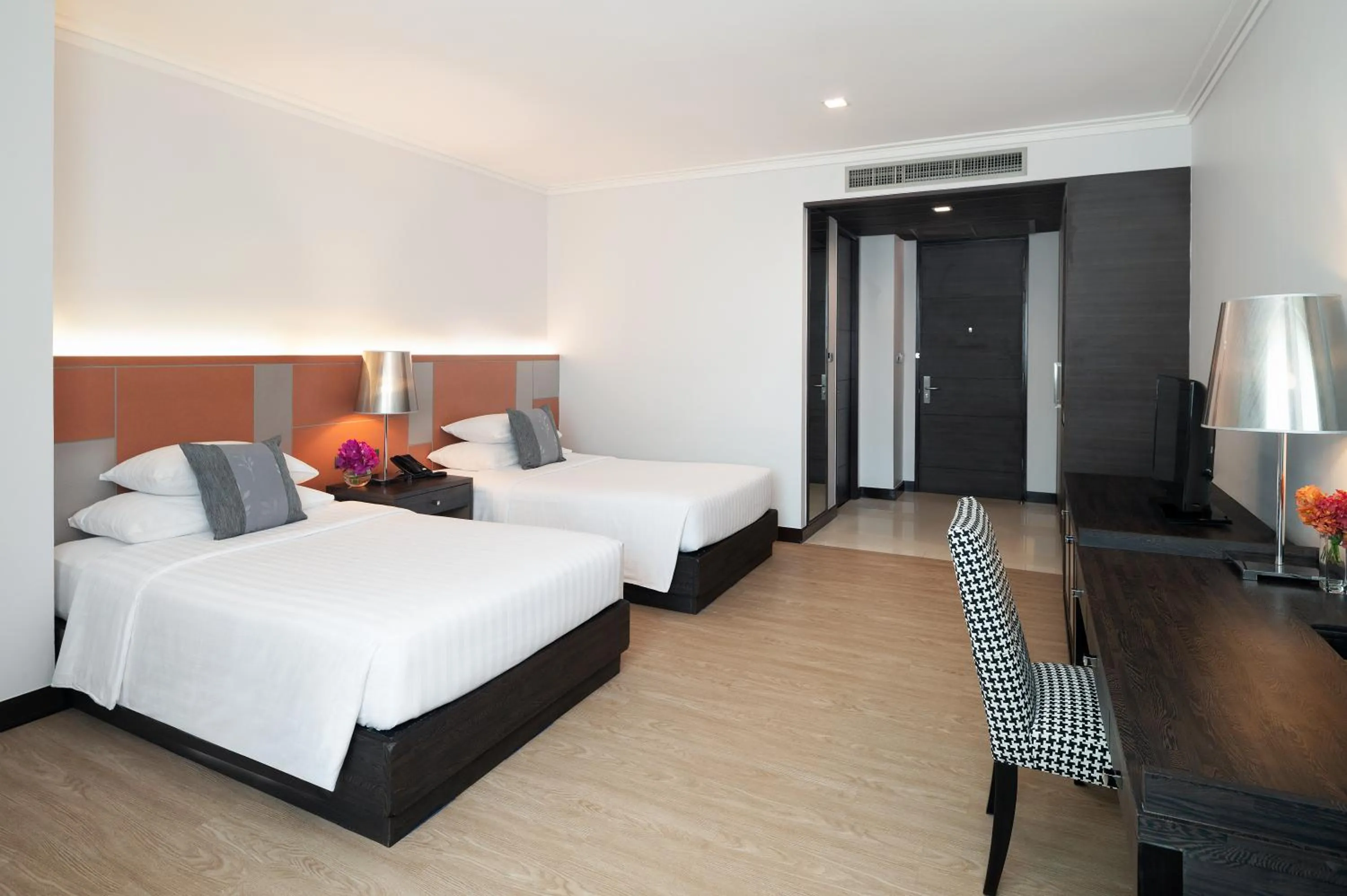 Guests, Bed in The Berkeley Hotel Pratunam