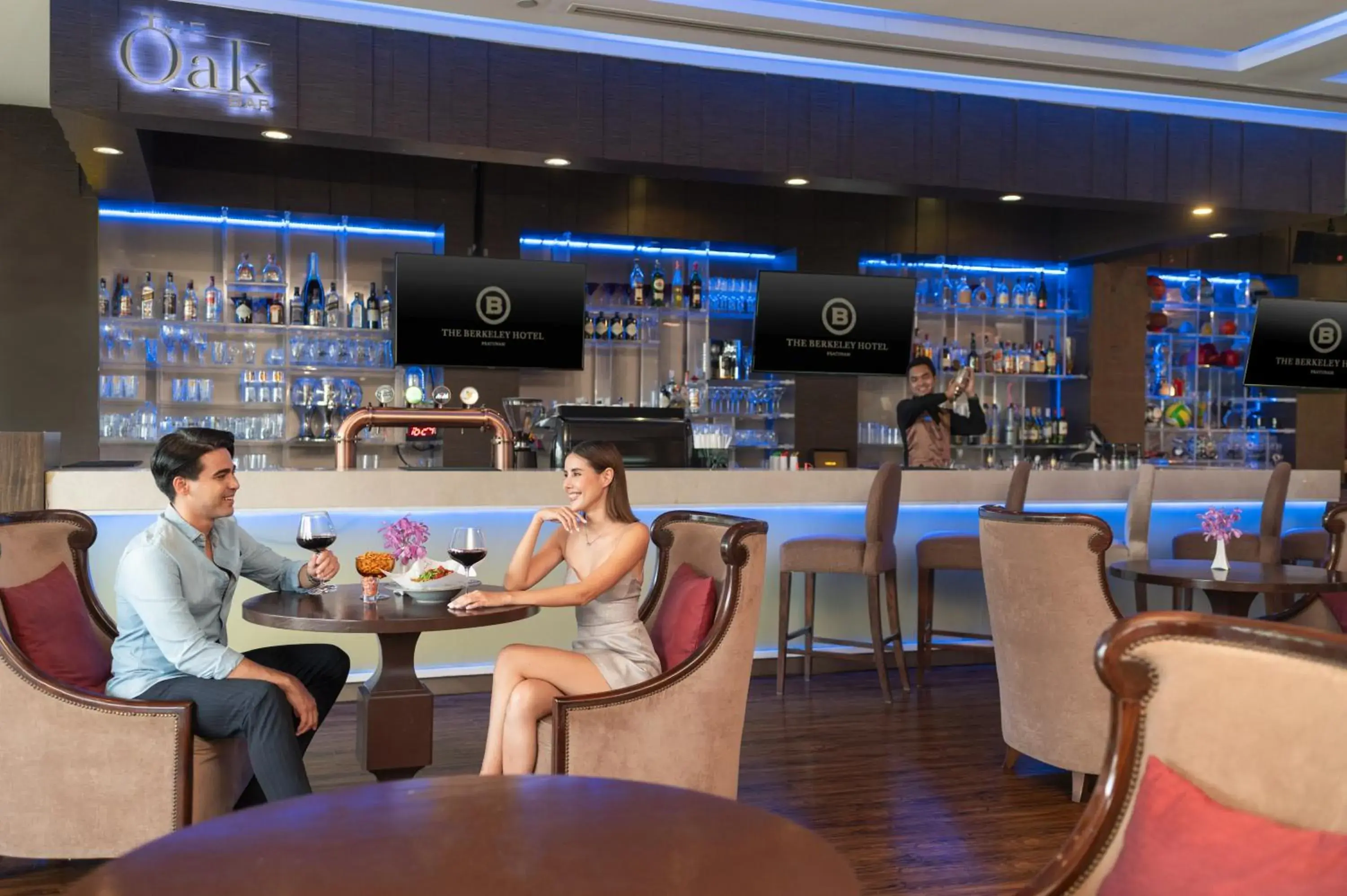 Lounge or bar in The Berkeley Hotel Pratunam Lounge or bar in The Berkeley Hotel Pratunam