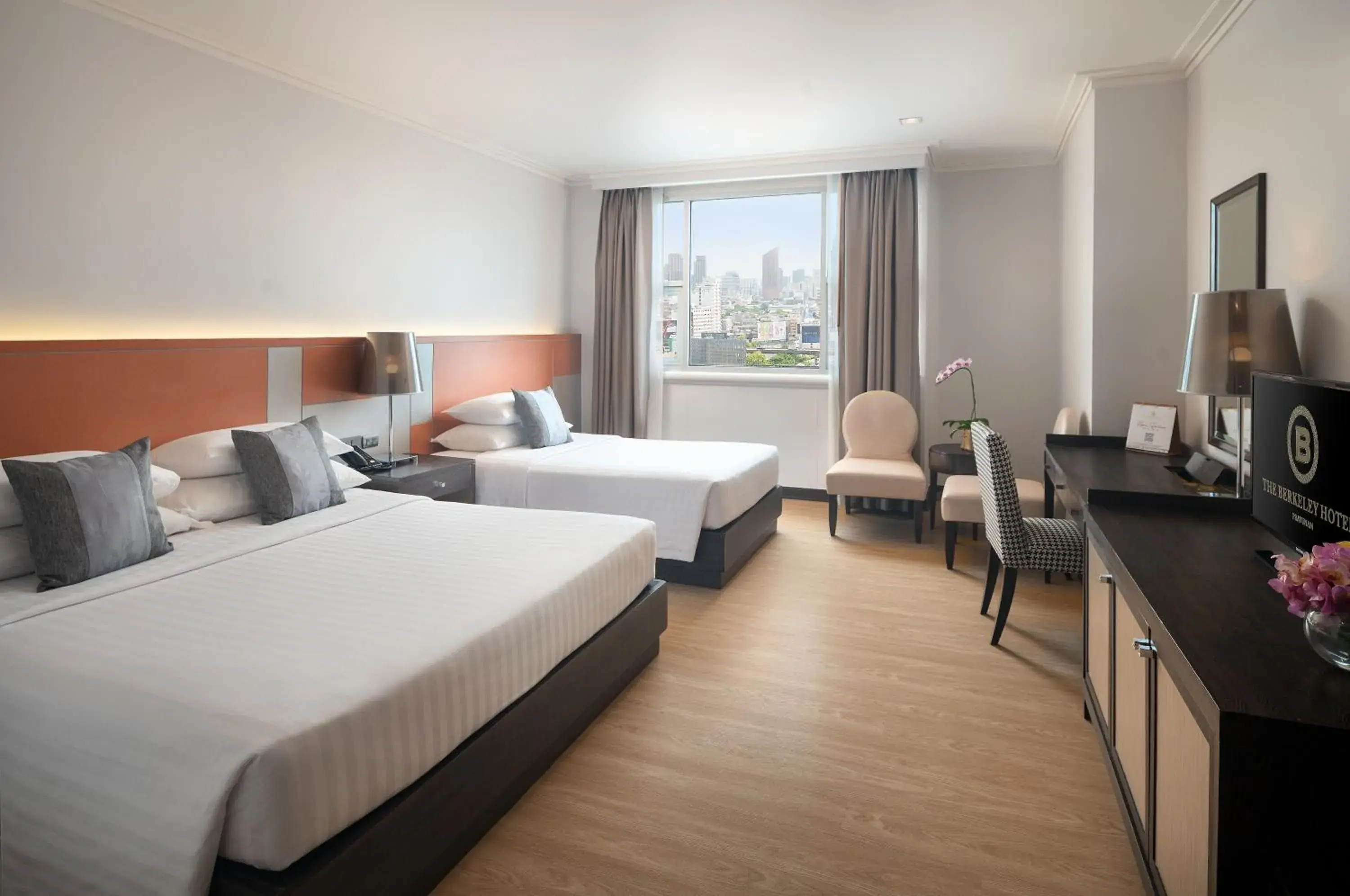 Photo of the whole room, Bed in The Berkeley Hotel Pratunam Photo of the whole room, Bed in The Berkeley Hotel Pratunam