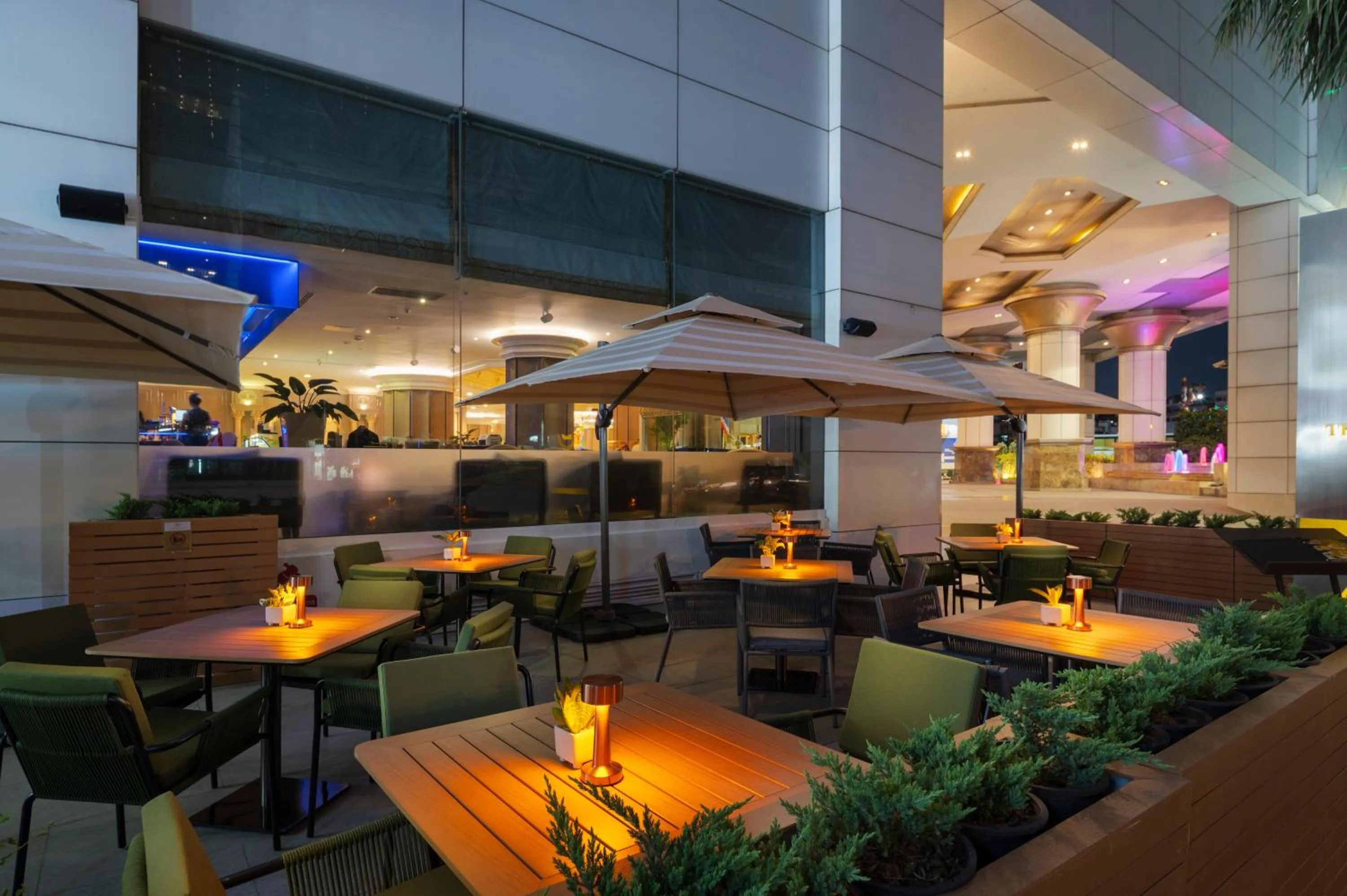 Lounge or bar in The Berkeley Hotel Pratunam