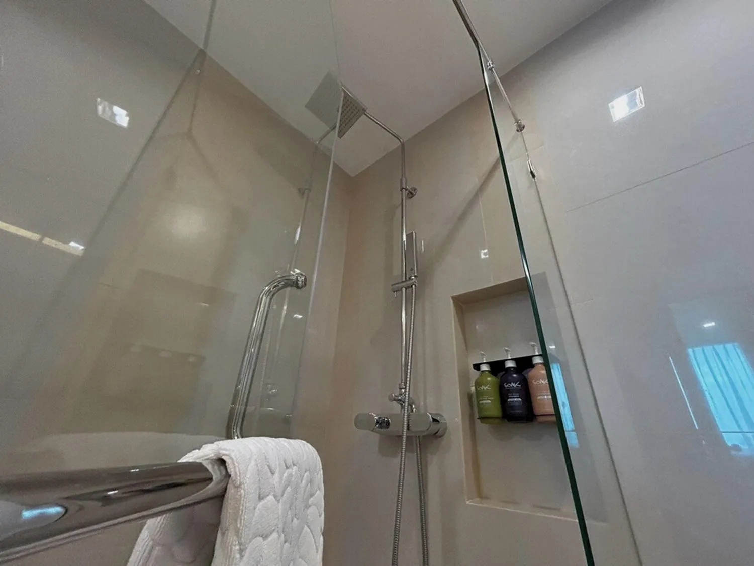 Shower in The Berkeley Hotel Pratunam