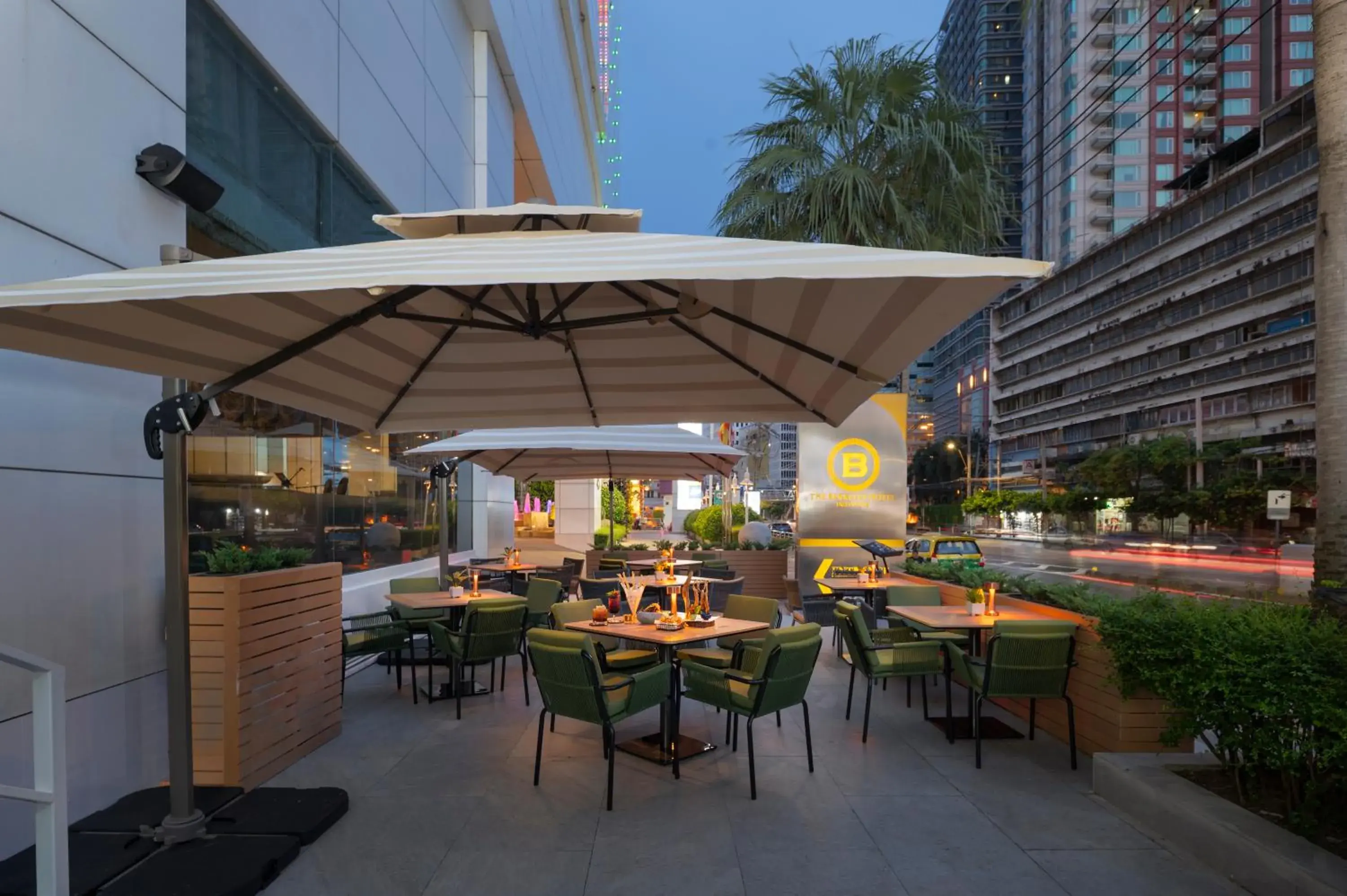 Lounge or bar in The Berkeley Hotel Pratunam Lounge or bar in The Berkeley Hotel Pratunam