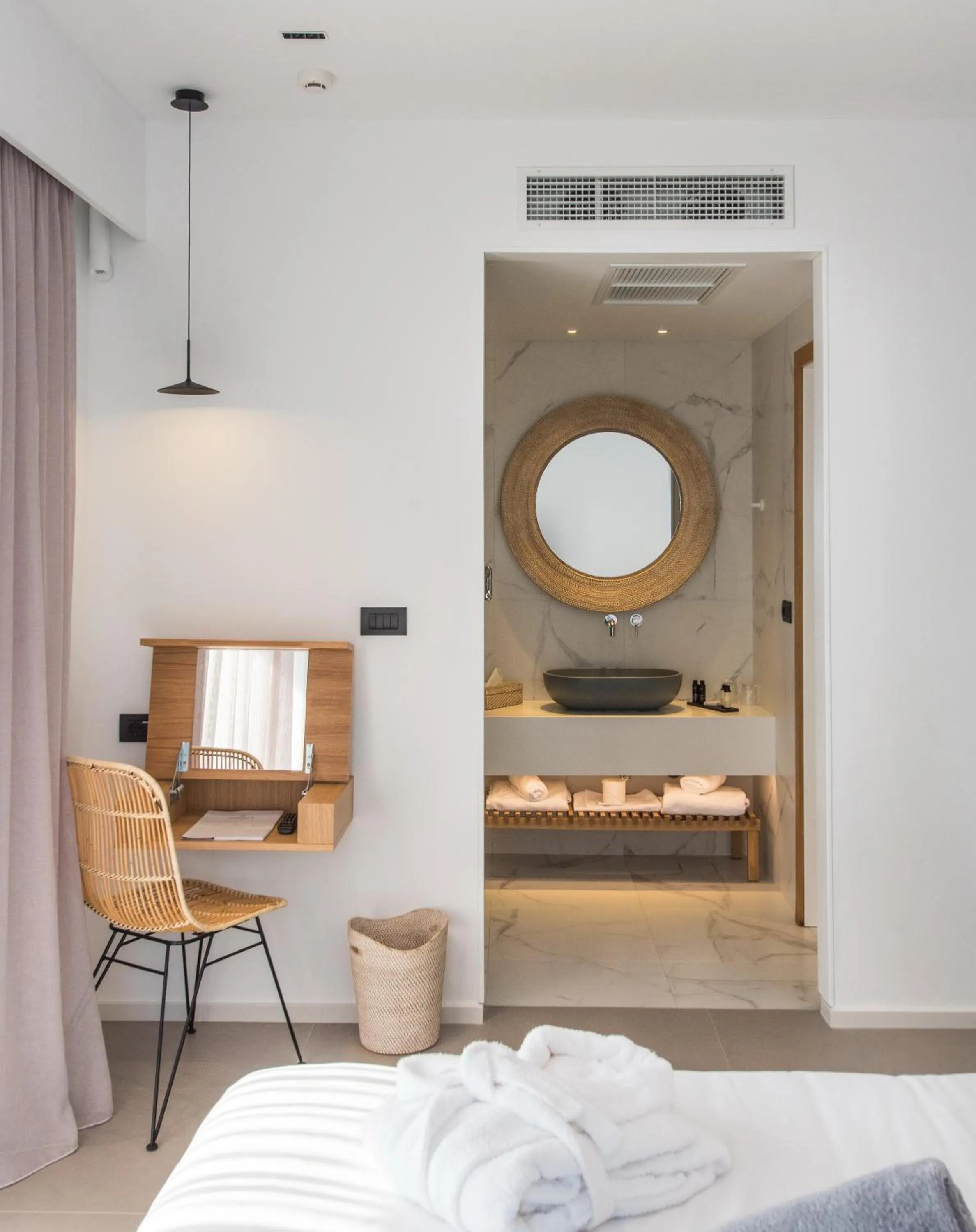 Decorative detail, Bed in Enorme Ammos Beach