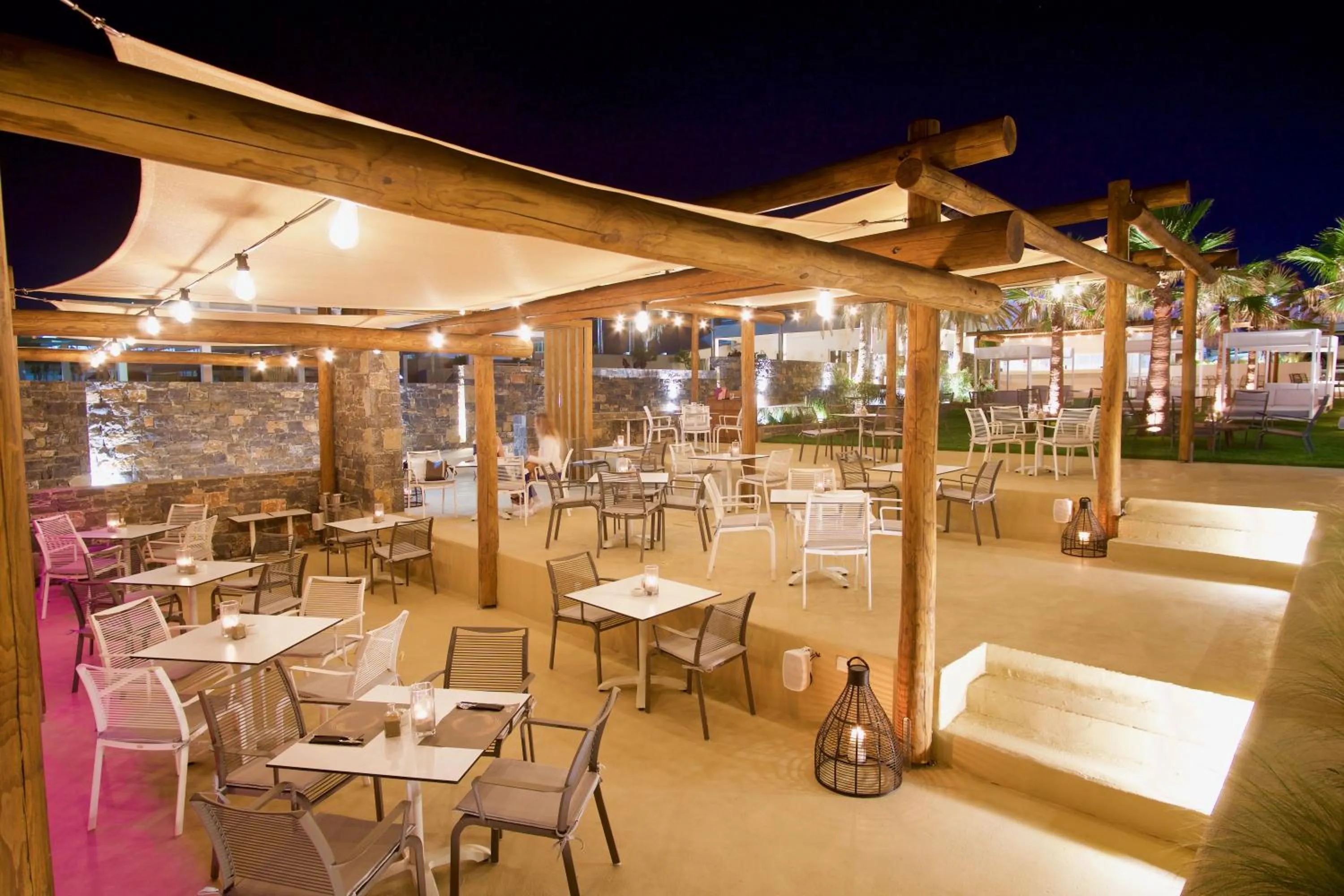 Restaurant/places to eat in Enorme Ammos Beach