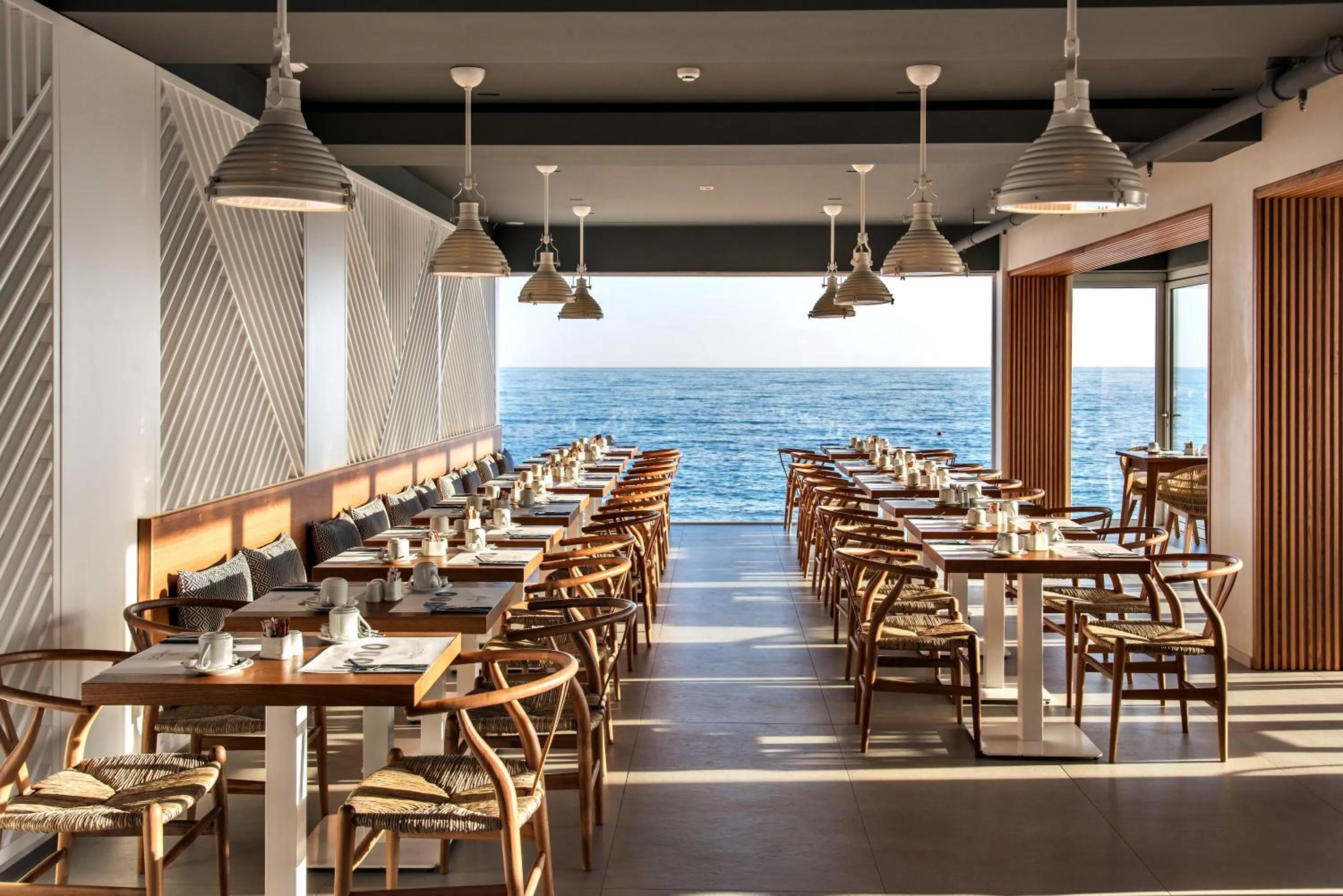 Restaurant/places to eat in Enorme Ammos Beach