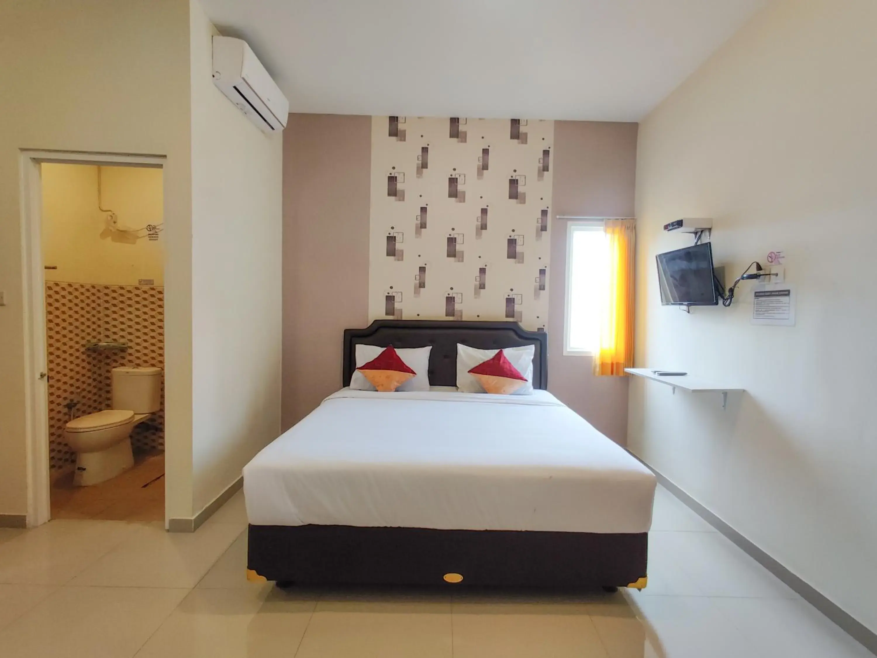 Bed in Ayuning Guest House Syariah Semarang Mitra RedDoorz Bed in Ayuning Guest House Syariah Semarang Mitra RedDoorz