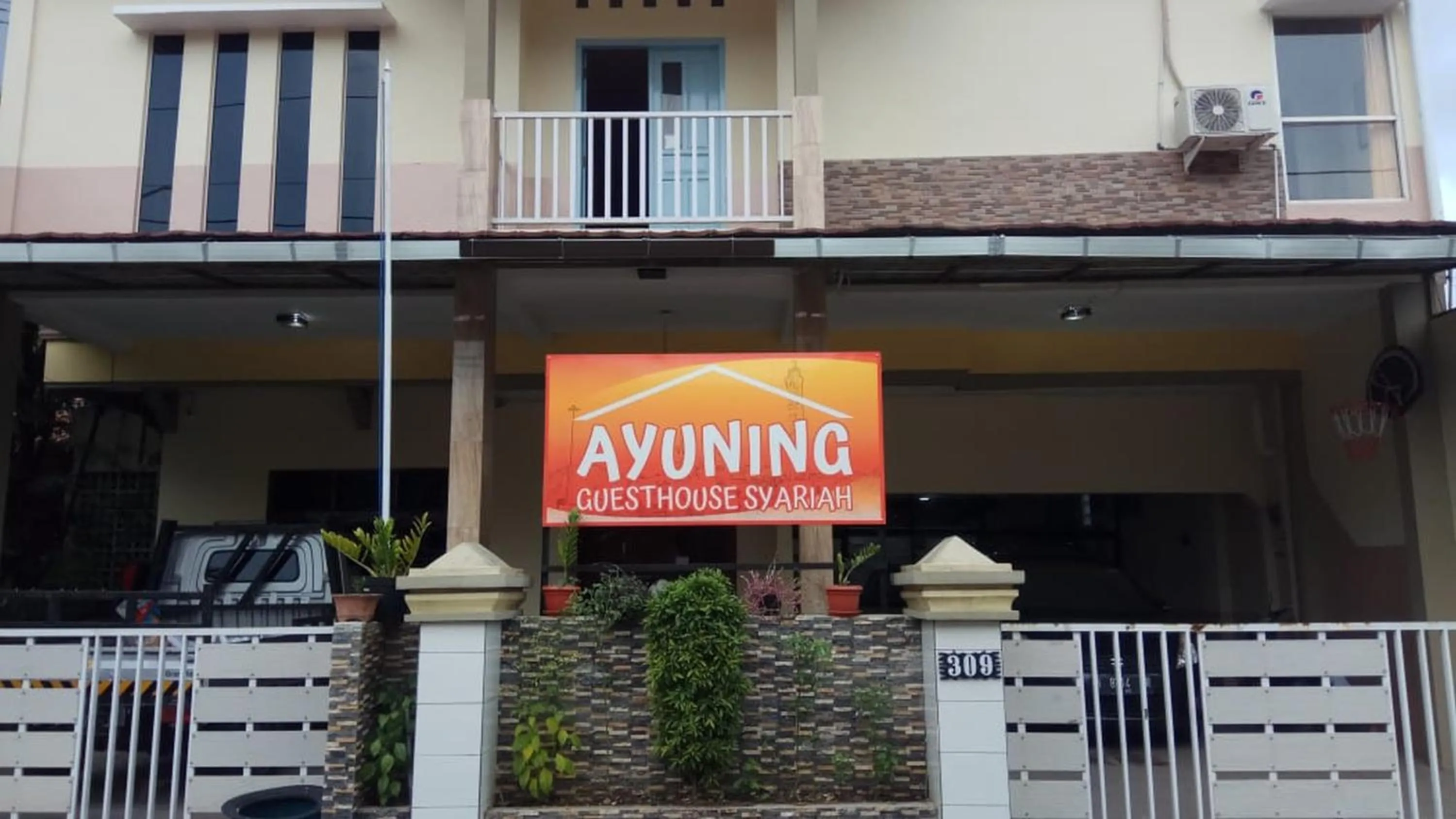 Property building in Ayuning Guest House Syariah Semarang Mitra RedDoorz