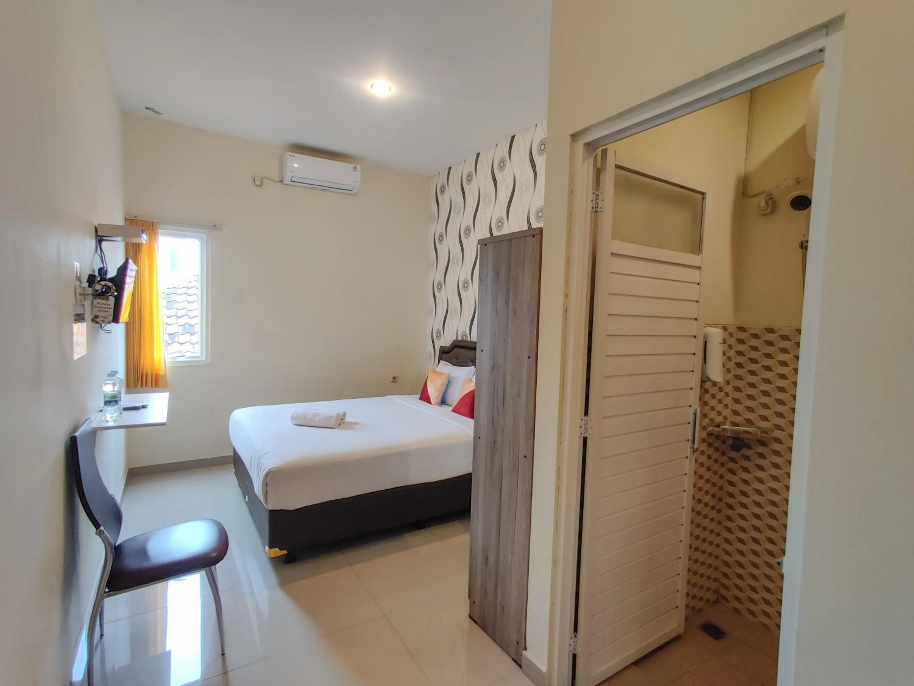 Bedroom, Bed in Ayuning Guest House Syariah Semarang Mitra RedDoorz