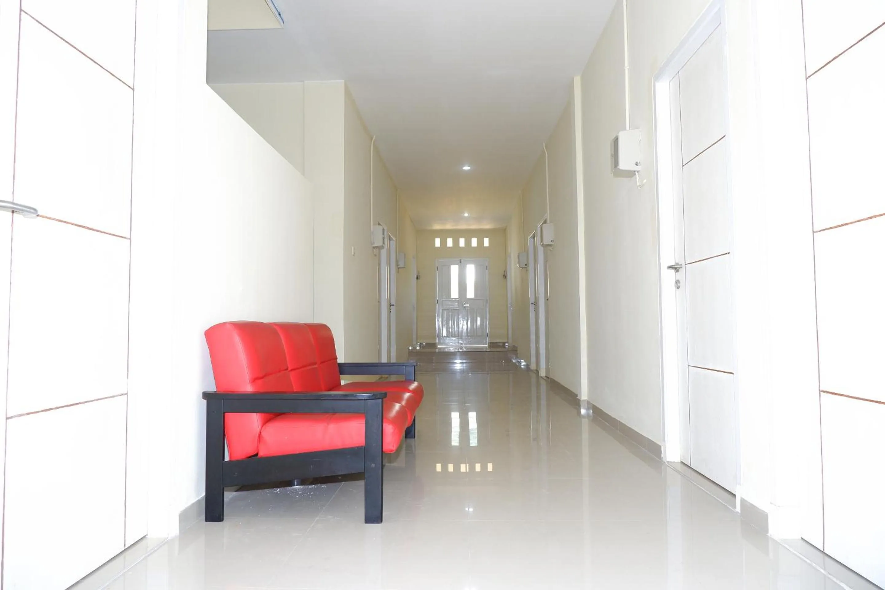 Living room in Ayuning Guest House Syariah Semarang Mitra RedDoorz