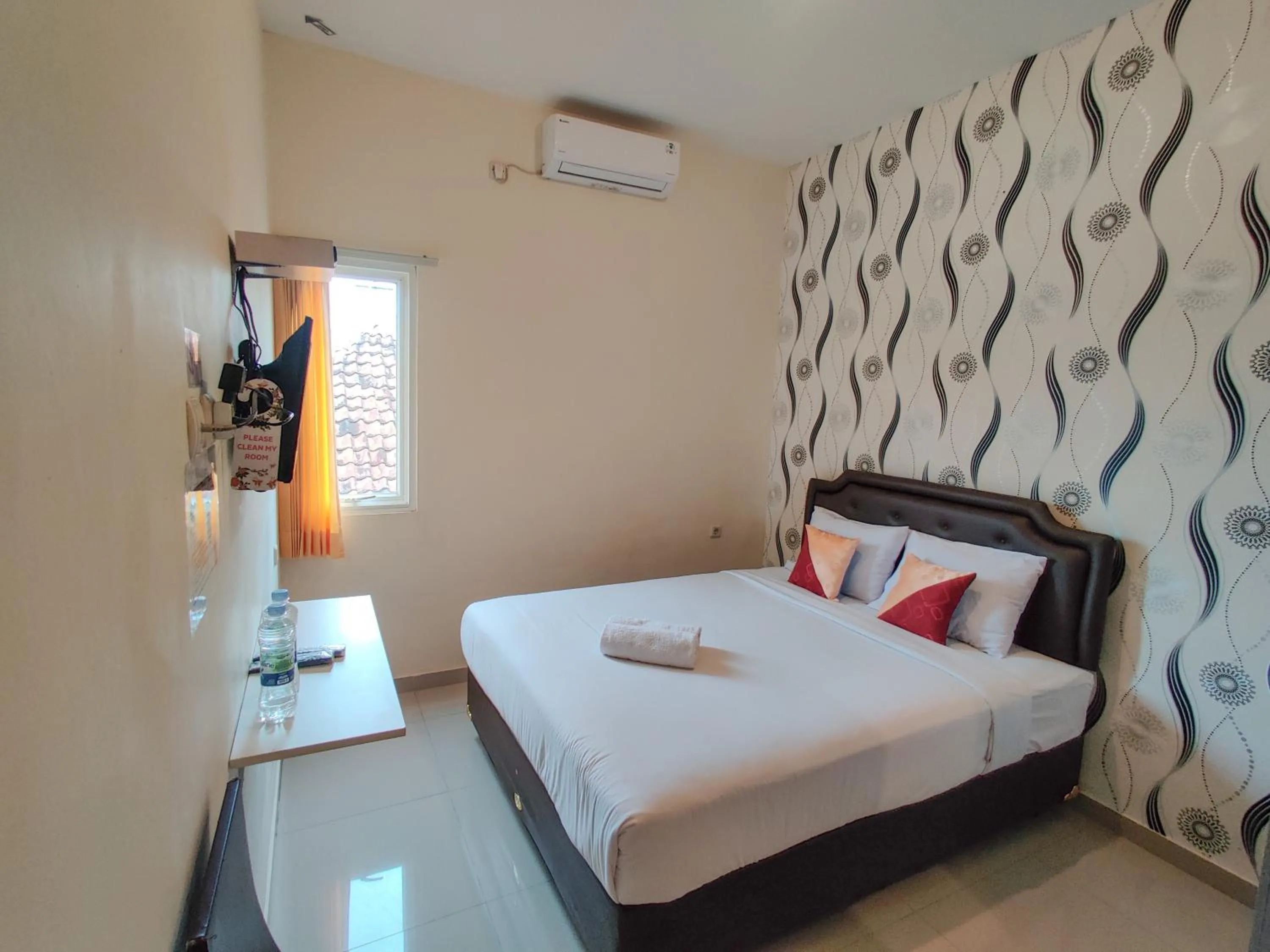 Bed in Ayuning Guest House Syariah Semarang Mitra RedDoorz