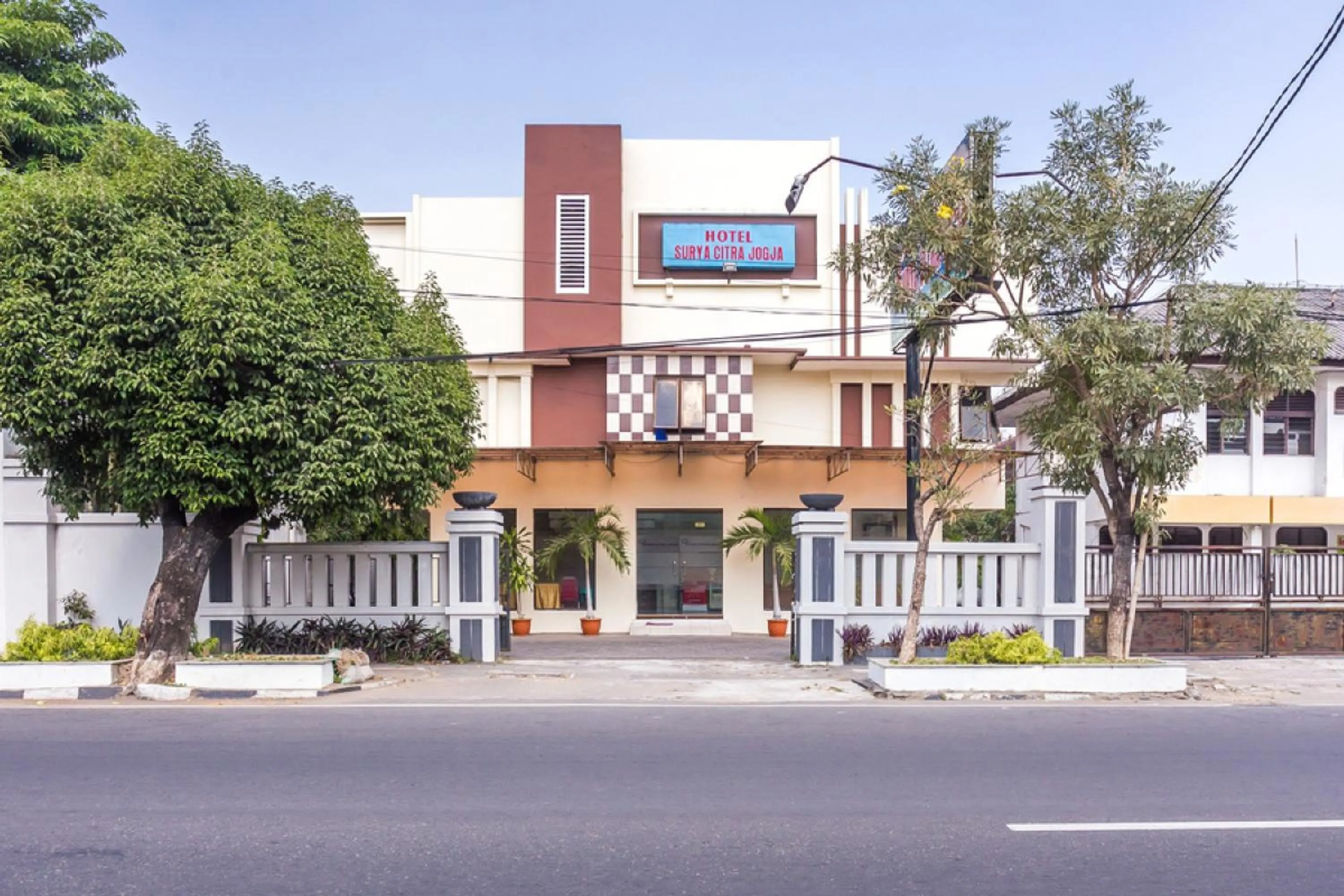 Facade/entrance in RedDoorz near XT Square 2