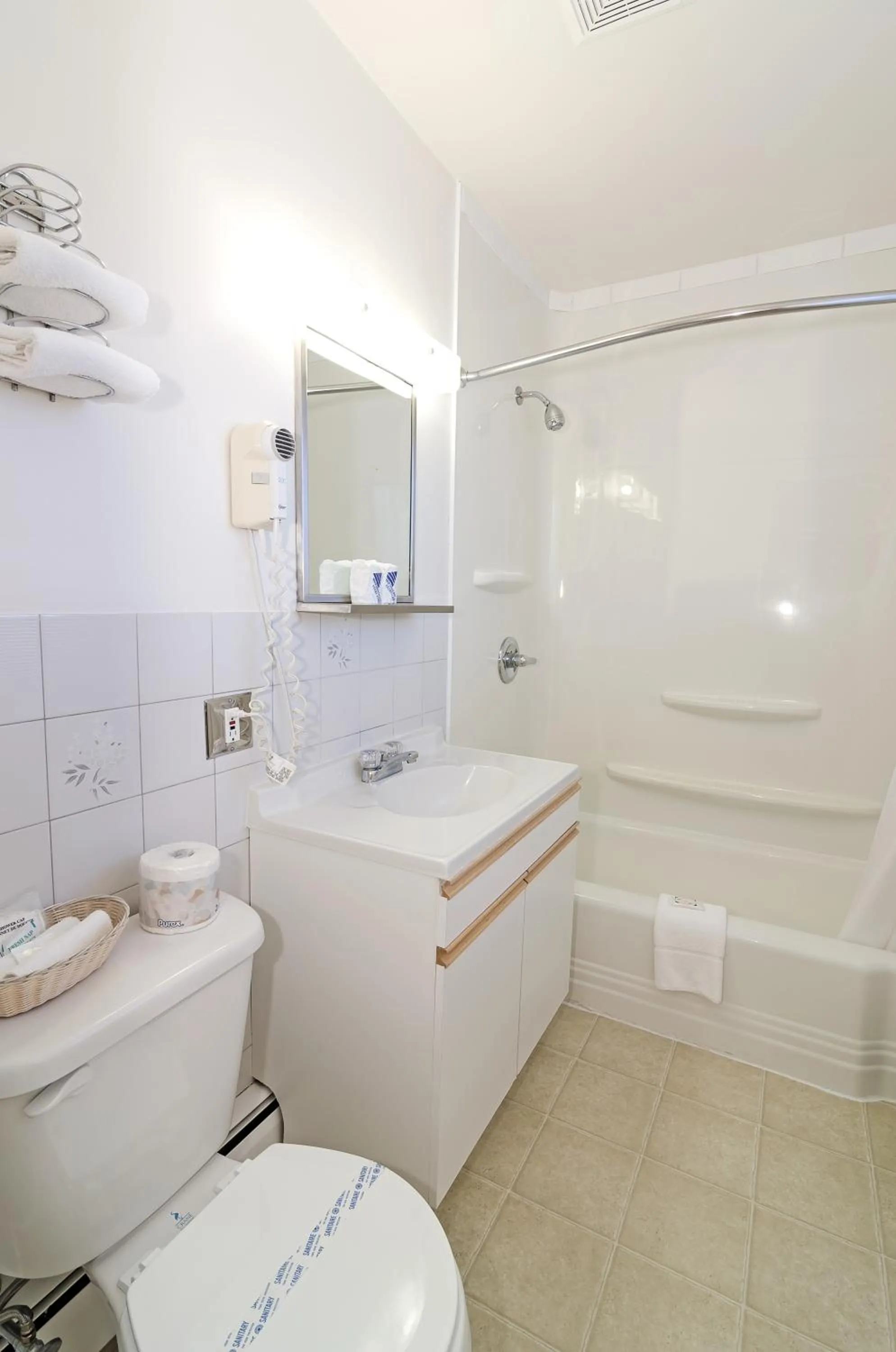 Shower in Coastal Inn - Kingfisher